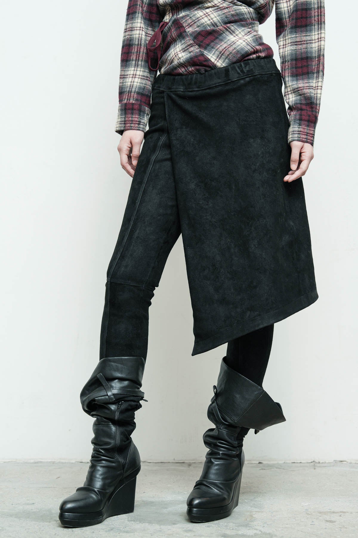 files/NicholasK-S-211Q-RouxShirt-BurgundyBlackEcru-P-305B-RemiLegging-Black-01.jpg