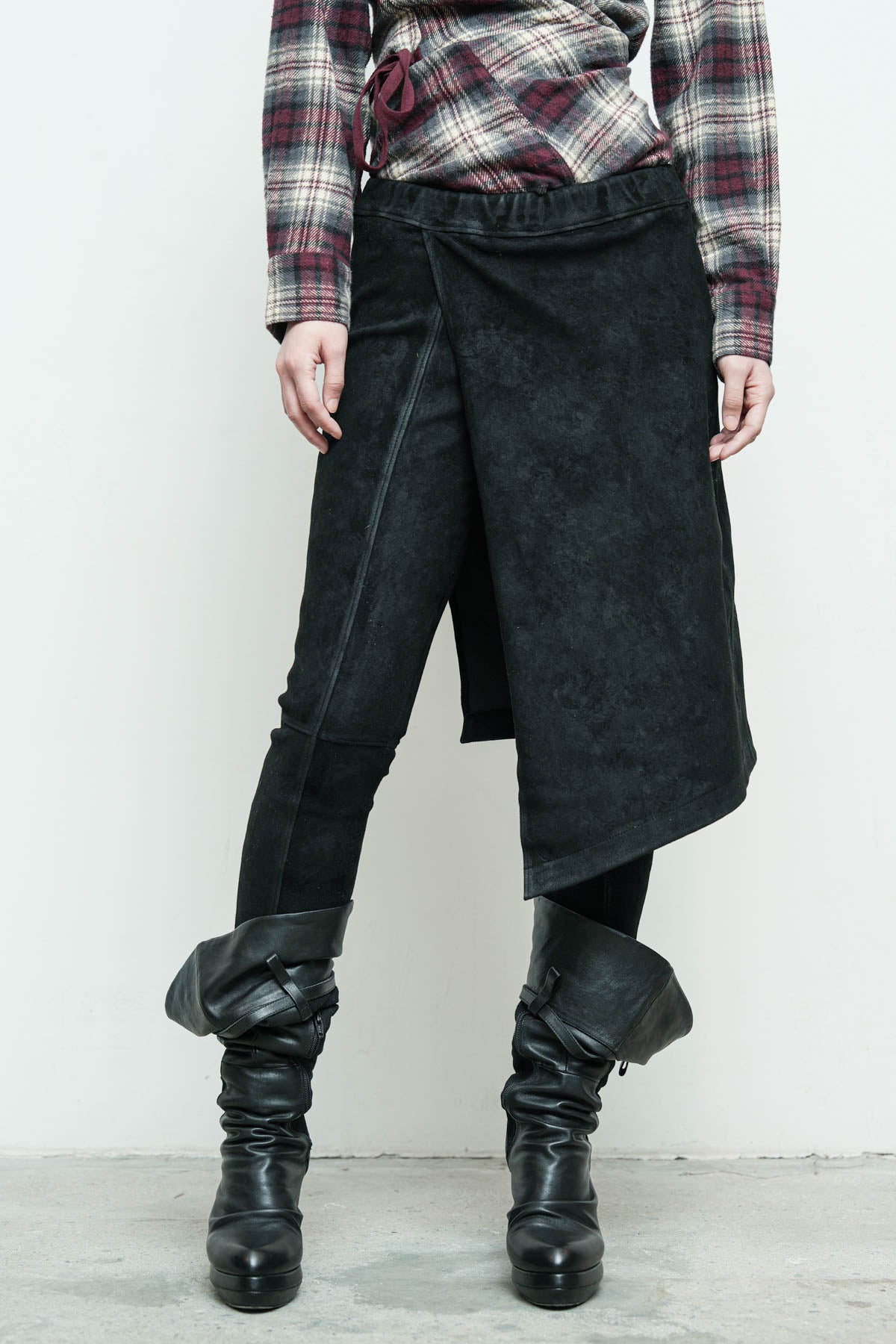 files/NicholasK-S-211Q-RouxShirt-BurgundyBlackEcru-P-305B-RemiLegging-Black-04.jpg