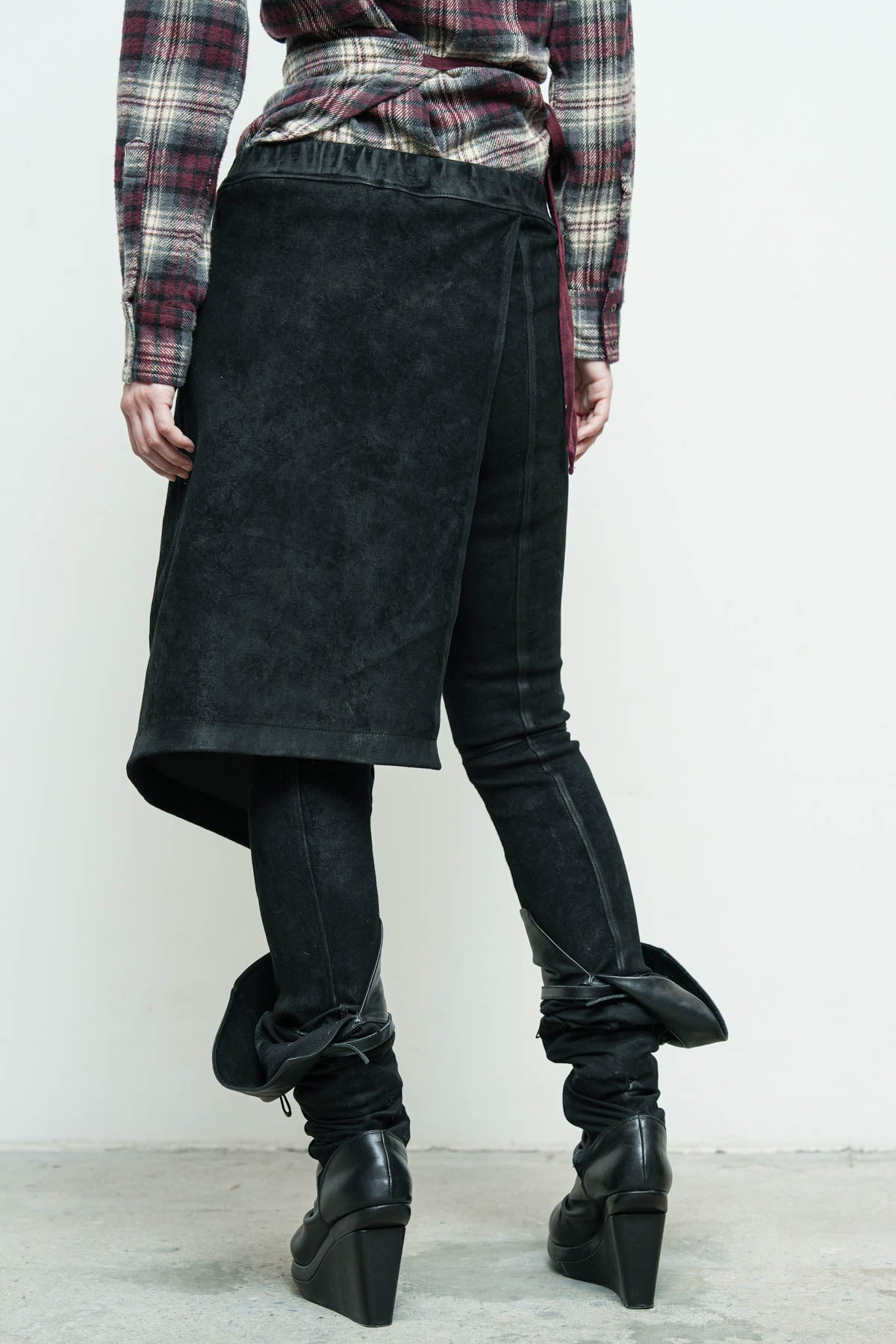 files/NicholasK-S-211Q-RouxShirt-BurgundyBlackEcru-P-305B-RemiLegging-Black-06.jpg