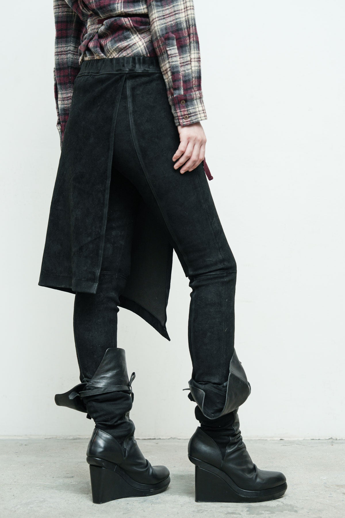 files/NicholasK-S-211Q-RouxShirt-BurgundyBlackEcru-P-305B-RemiLegging-Black-07.jpg