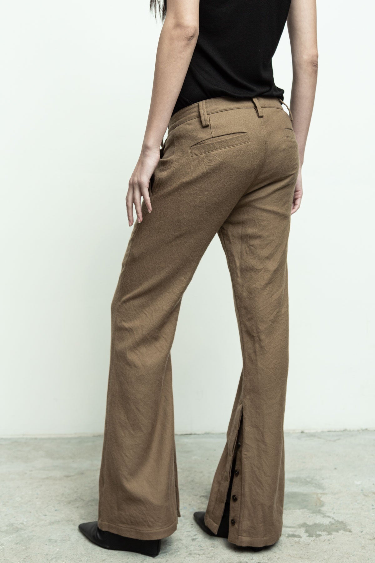 files/NicholasK-S-344-SylasShirt-Bronze-P-307C-WeekendPant-Bronze-03.jpg