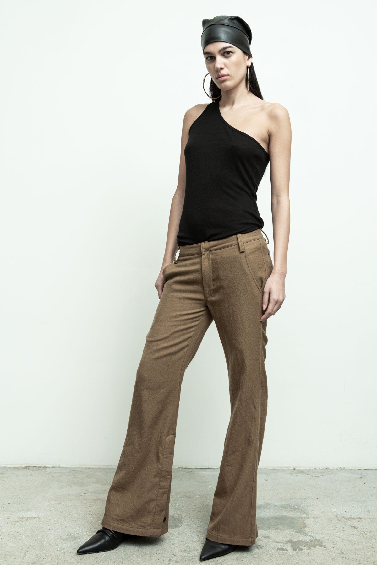 files/NicholasK-S-344-SylasShirt-Bronze-P-307C-WeekendPant-Bronze-06.jpg