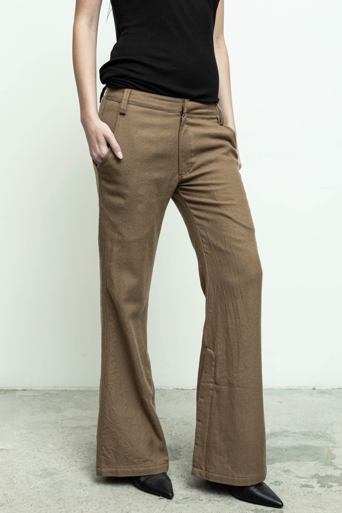 files/NicholasK-S-344-SylasShirt-Bronze-P-307C-WeekendPant-Bronze-07.jpg