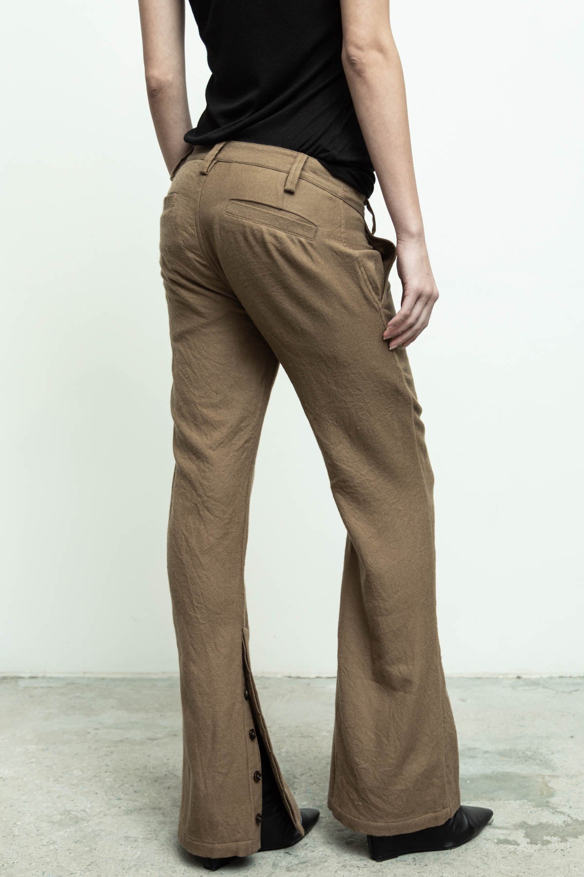 files/NicholasK-S-344-SylasShirt-Bronze-P-307C-WeekendPant-Bronze-08.jpg