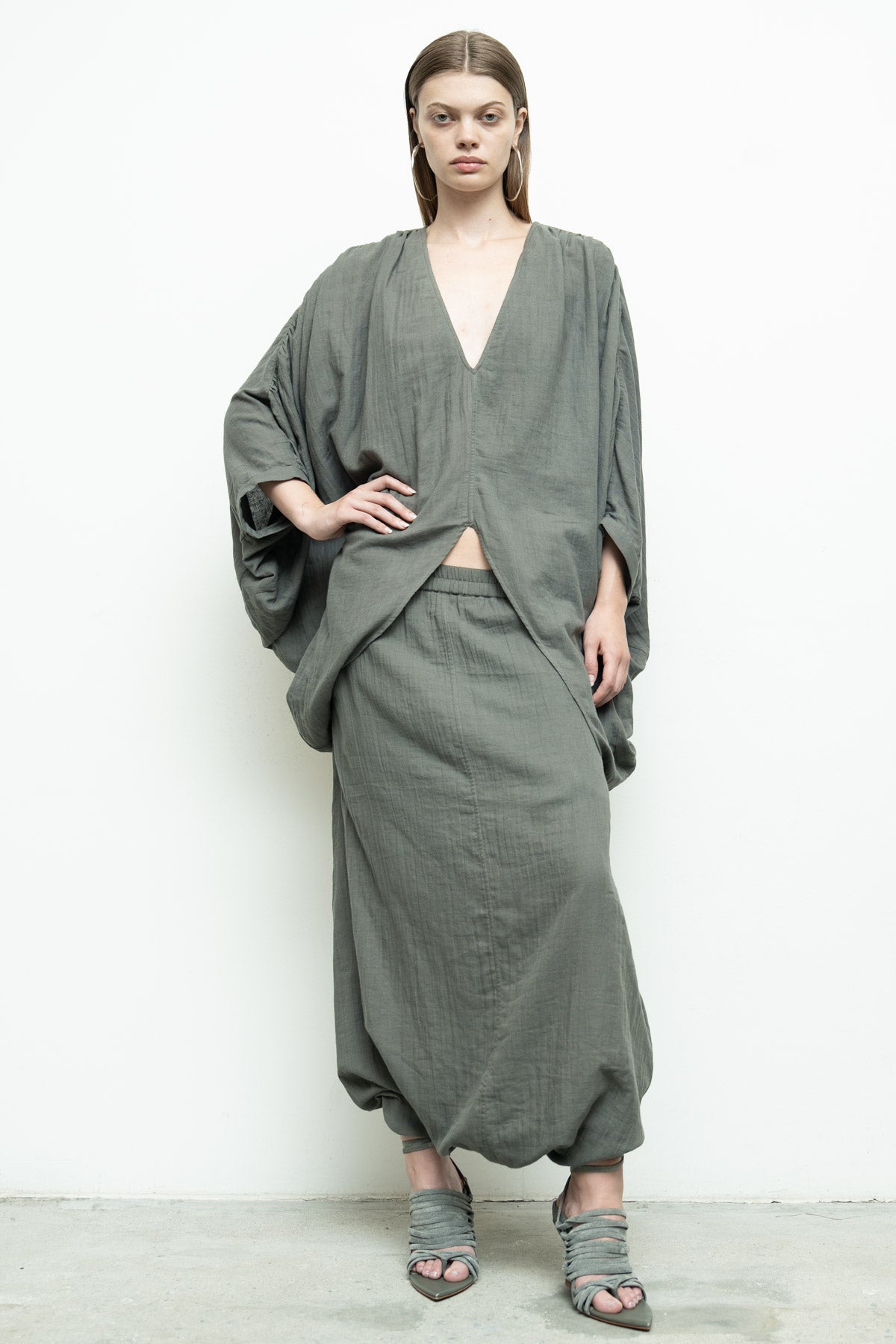 files/NicholasK-S-353B-RiverShirt-Slate-03.jpg