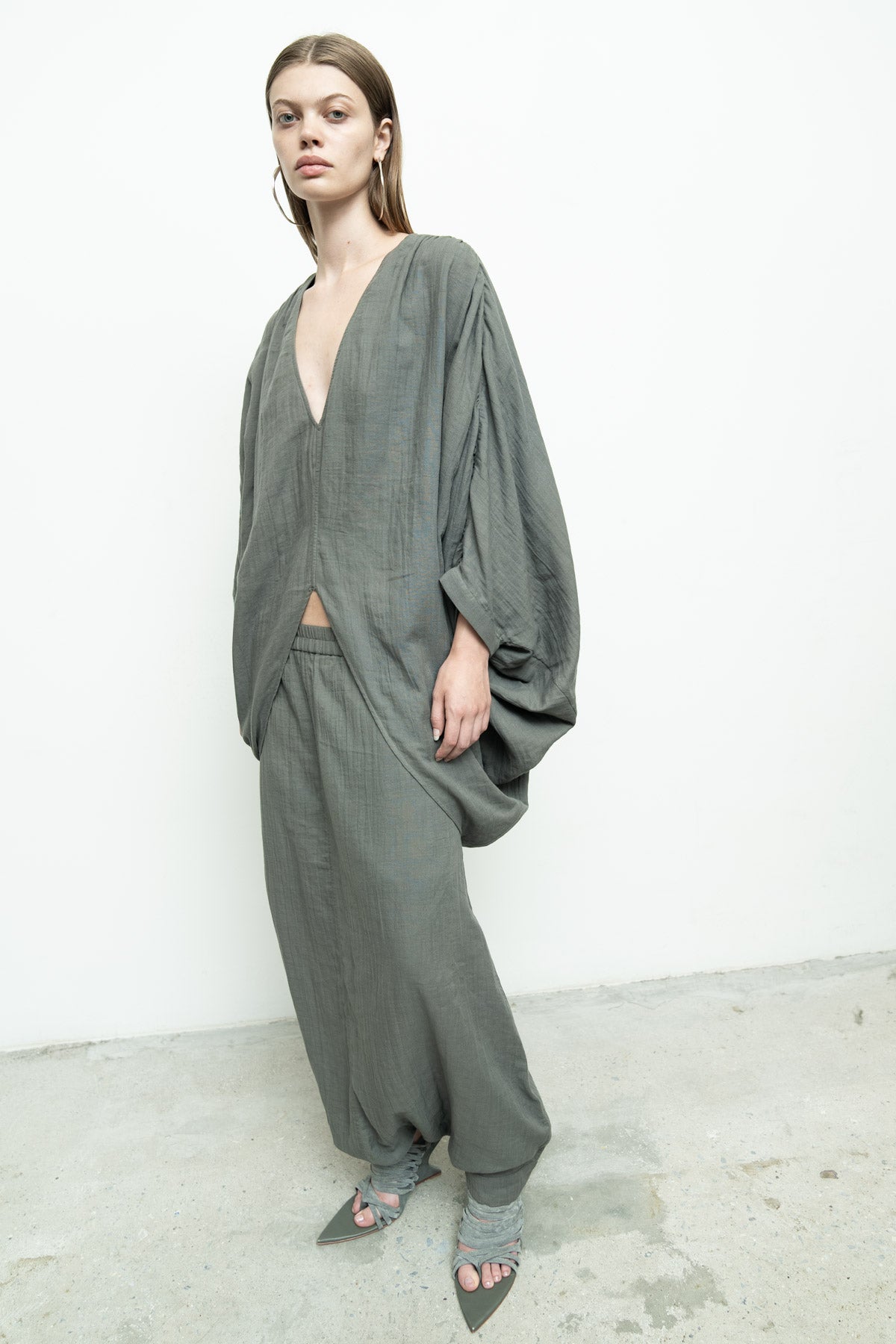 files/NicholasK-S-353B-RiverShirt-Slate-06.jpg