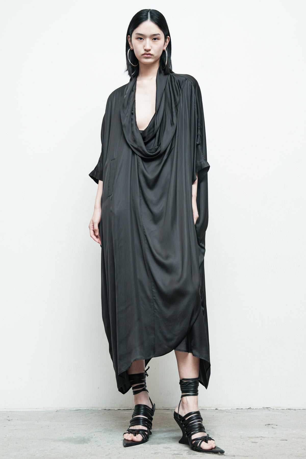 files/NicholasK-SD-638-KayaDress-Black-02.jpg