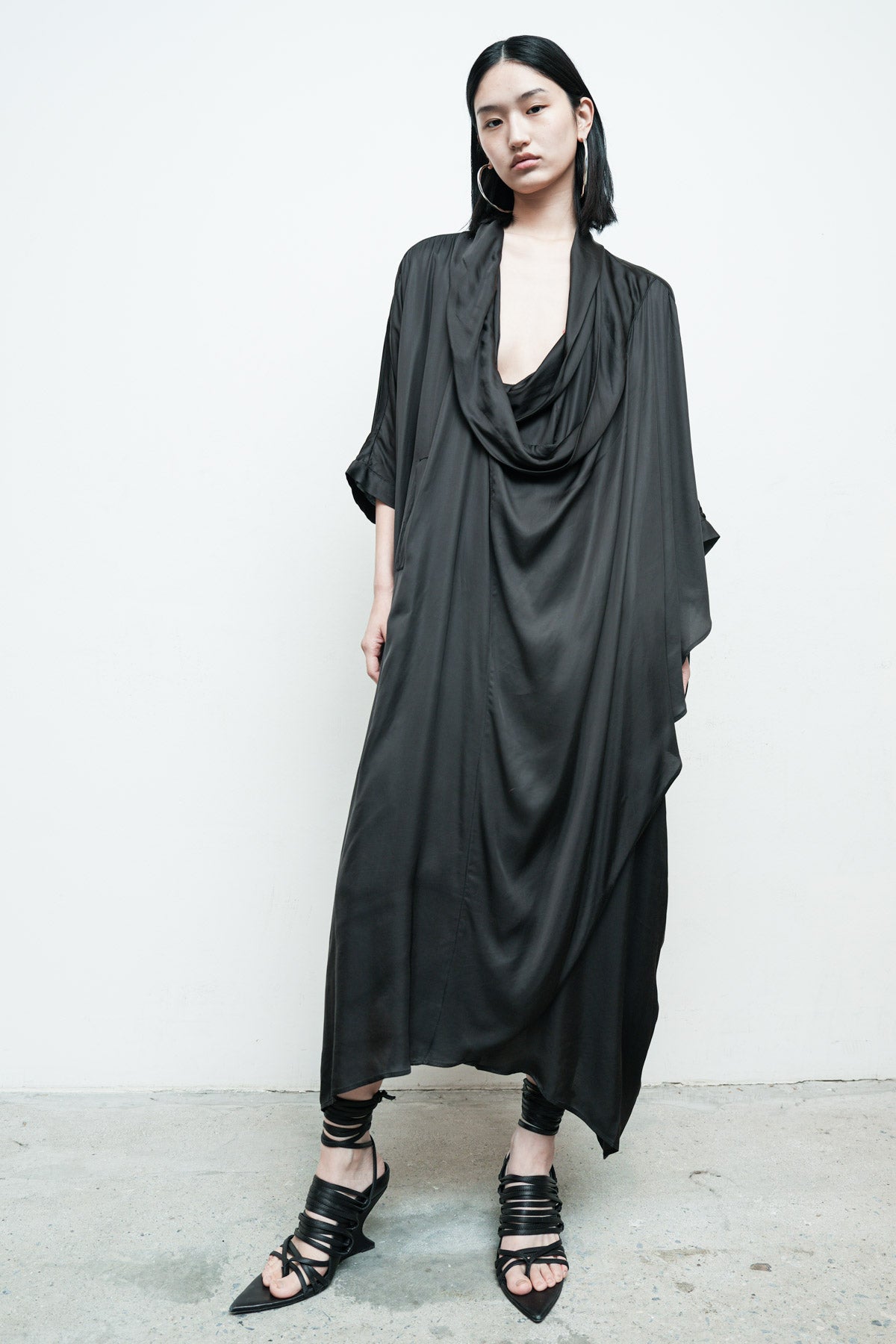 files/NicholasK-SD-638-KayaDress-Black-07.jpg