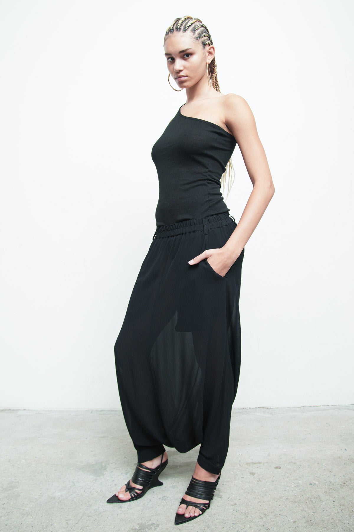 files/NicholasK-SD-659-ShilohTop-Black-P-306F-BahaSkant-Black-01.jpg