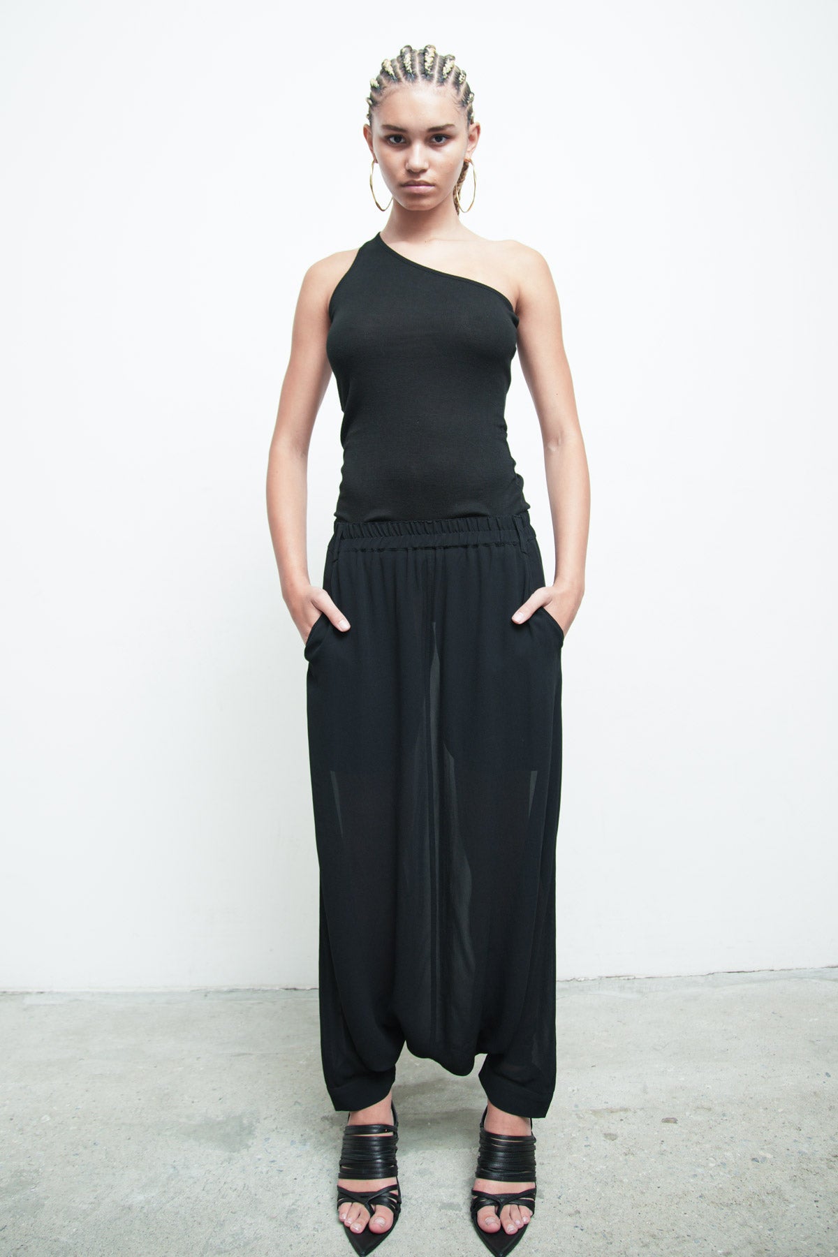 files/NicholasK-SD-659-ShilohTop-Black-P-306F-BahaSkant-Black-03.jpg