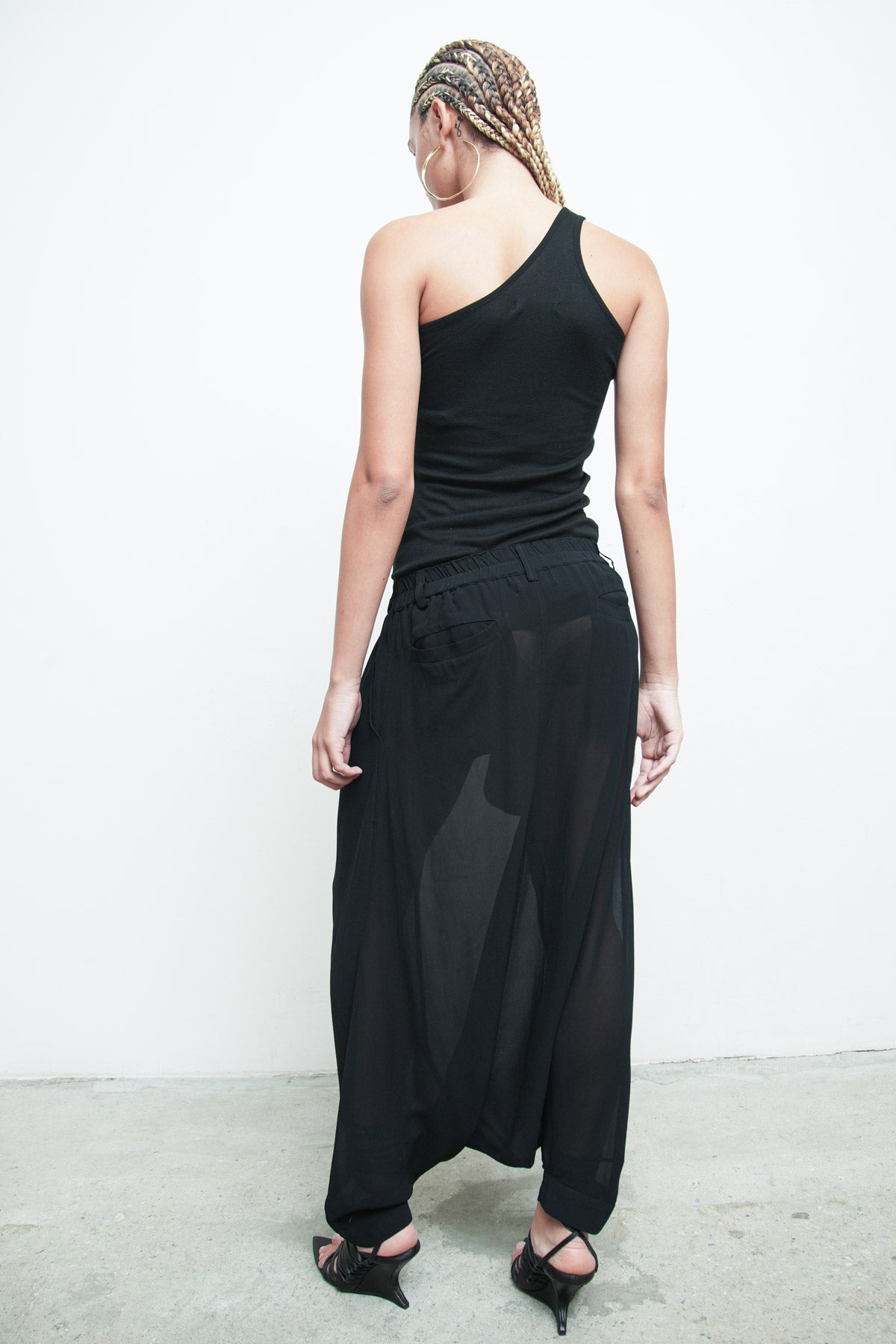 files/NicholasK-SD-659-ShilohTop-Black-P-306F-BahaSkant-Black-05.jpg