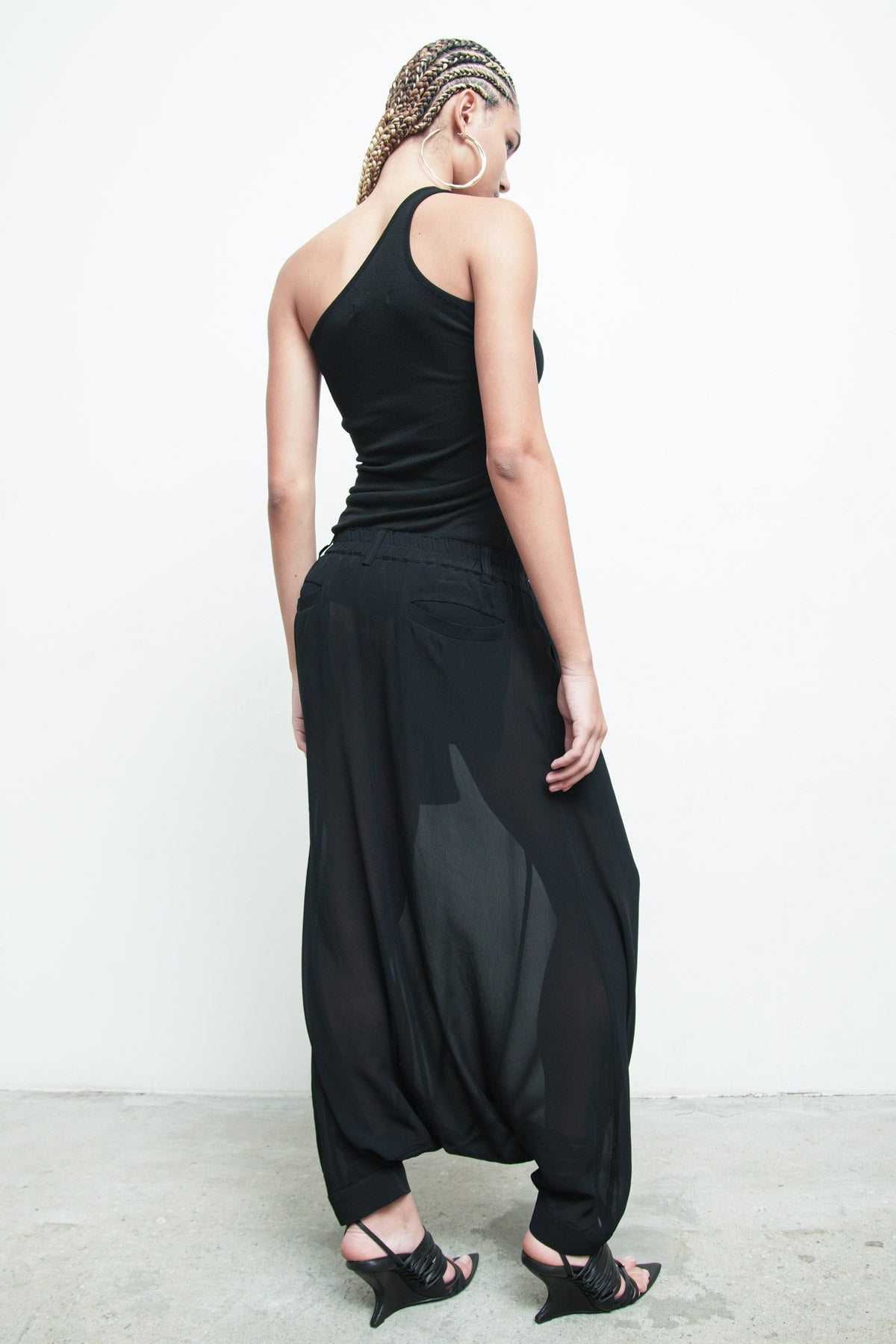 files/NicholasK-SD-659-ShilohTop-Black-P-306F-BahaSkant-Black-06.jpg