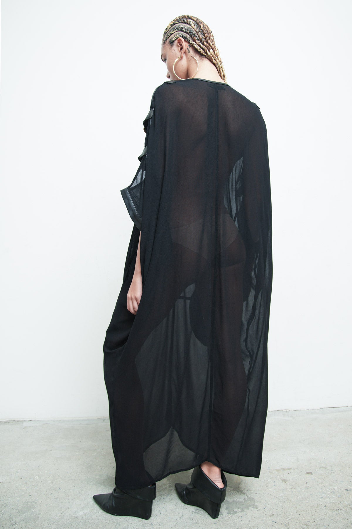 files/NicholasK-SD-661-SterlingDress-Black-03_9284e8d5-b9b5-4069-8f31-d59a82f5f9bd.jpg