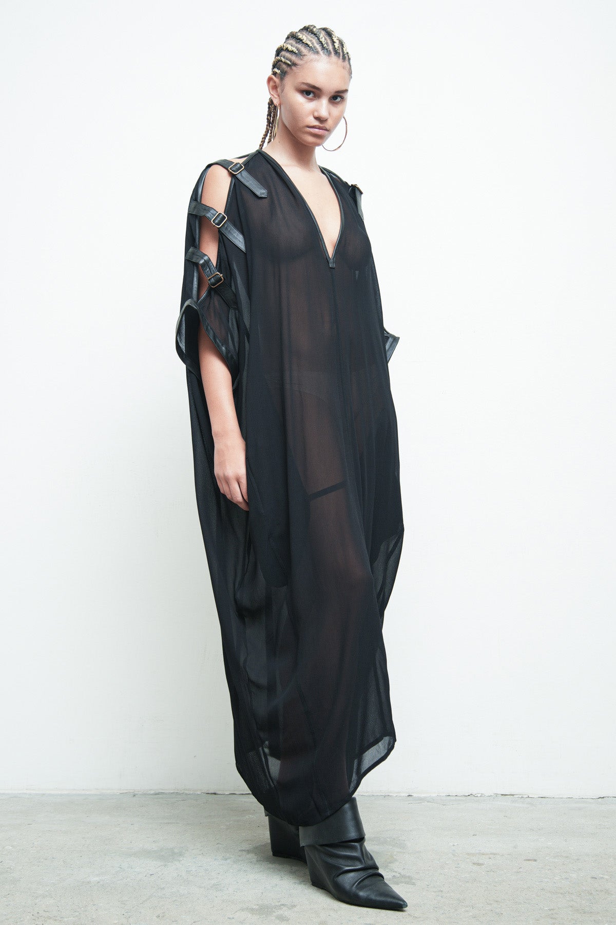 files/NicholasK-SD-661-SterlingDress-Black-05_c90721a6-7231-47ff-bbd8-d9eae620d825.jpg