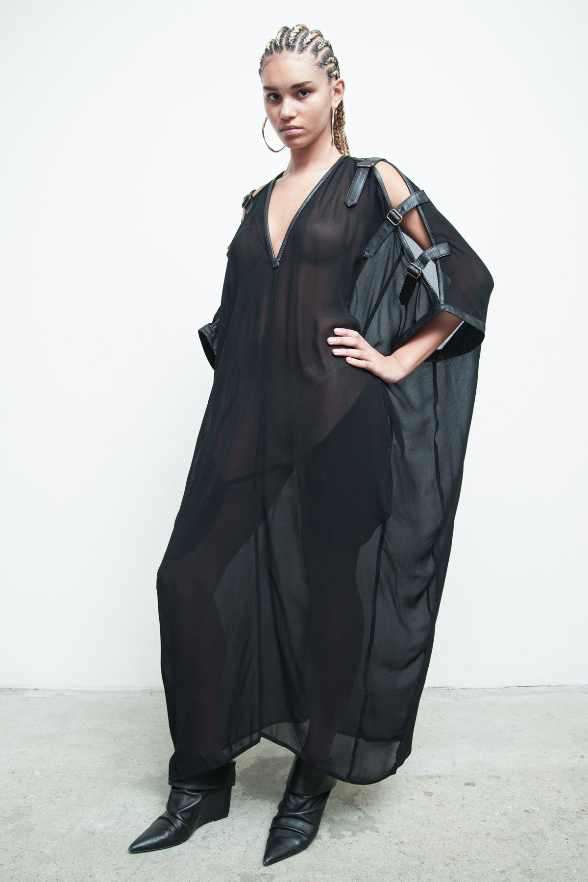 files/NicholasK-SD-661-SterlingDress-Black-06_299a3d4f-cfea-47b6-a1e8-8c232ec9534c.jpg