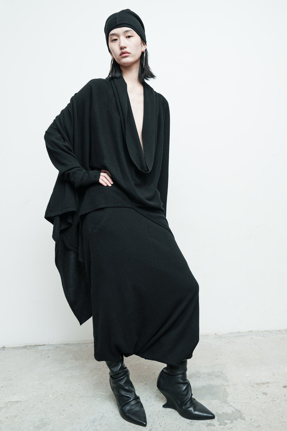 files/NicholasK-SW-289I-SeriusSweater-Black-01.jpg