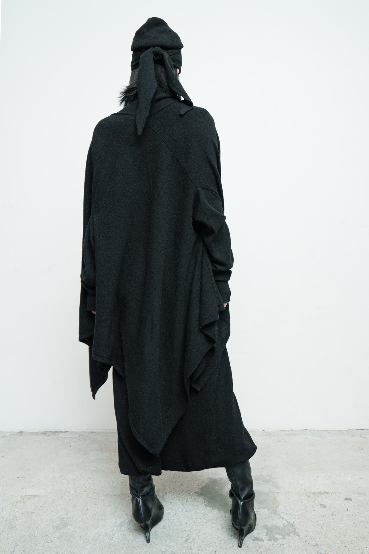 files/NicholasK-SW-289I-SeriusSweater-Black-04.jpg