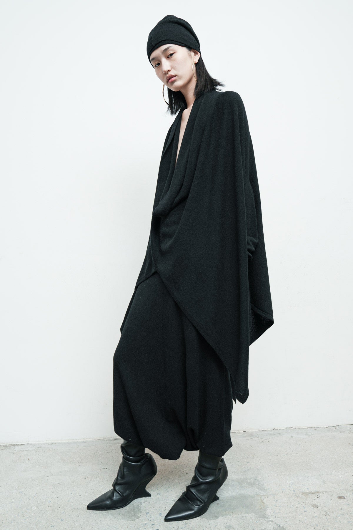 files/NicholasK-SW-289I-SeriusSweater-Black-06.jpg