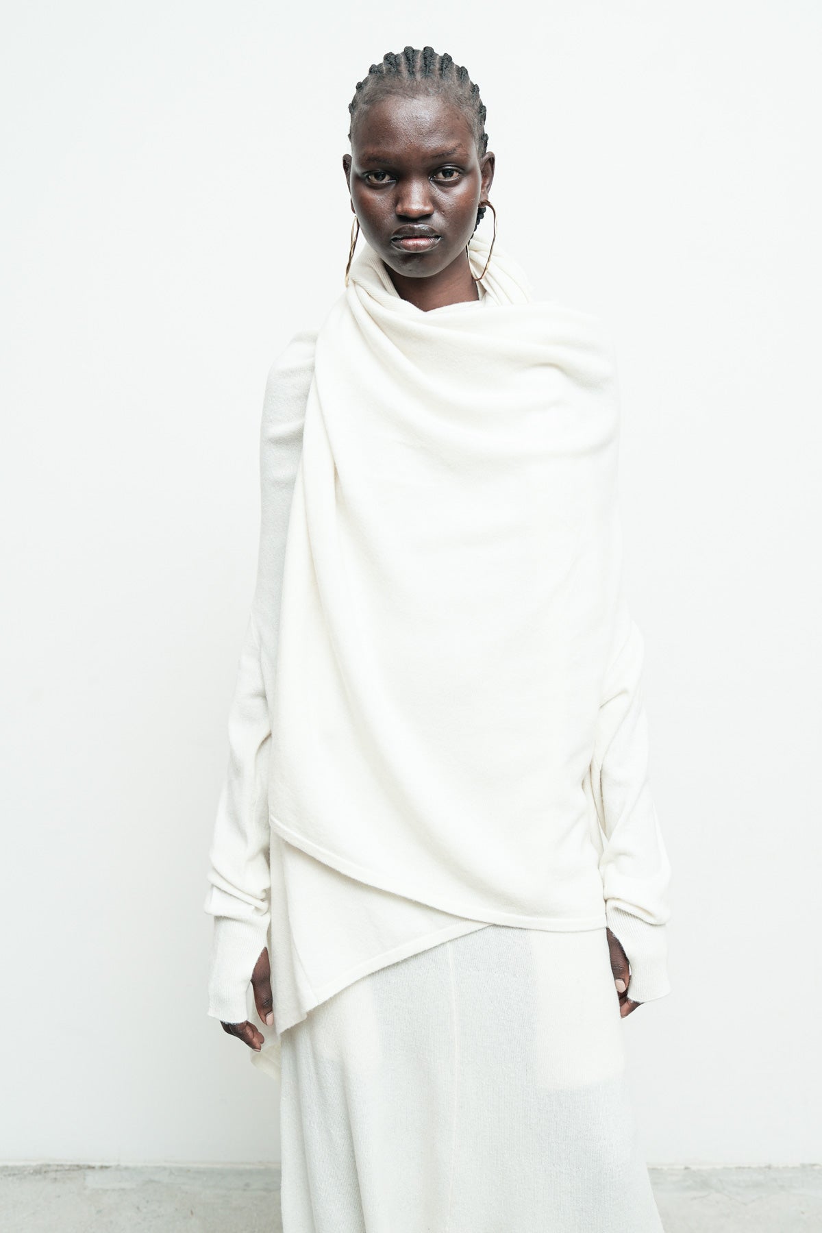 files/NicholasK-SW-289I-SeriusSweater-OffWhite-KP-342F-SweaterSkant-OffWhite-06.jpg
