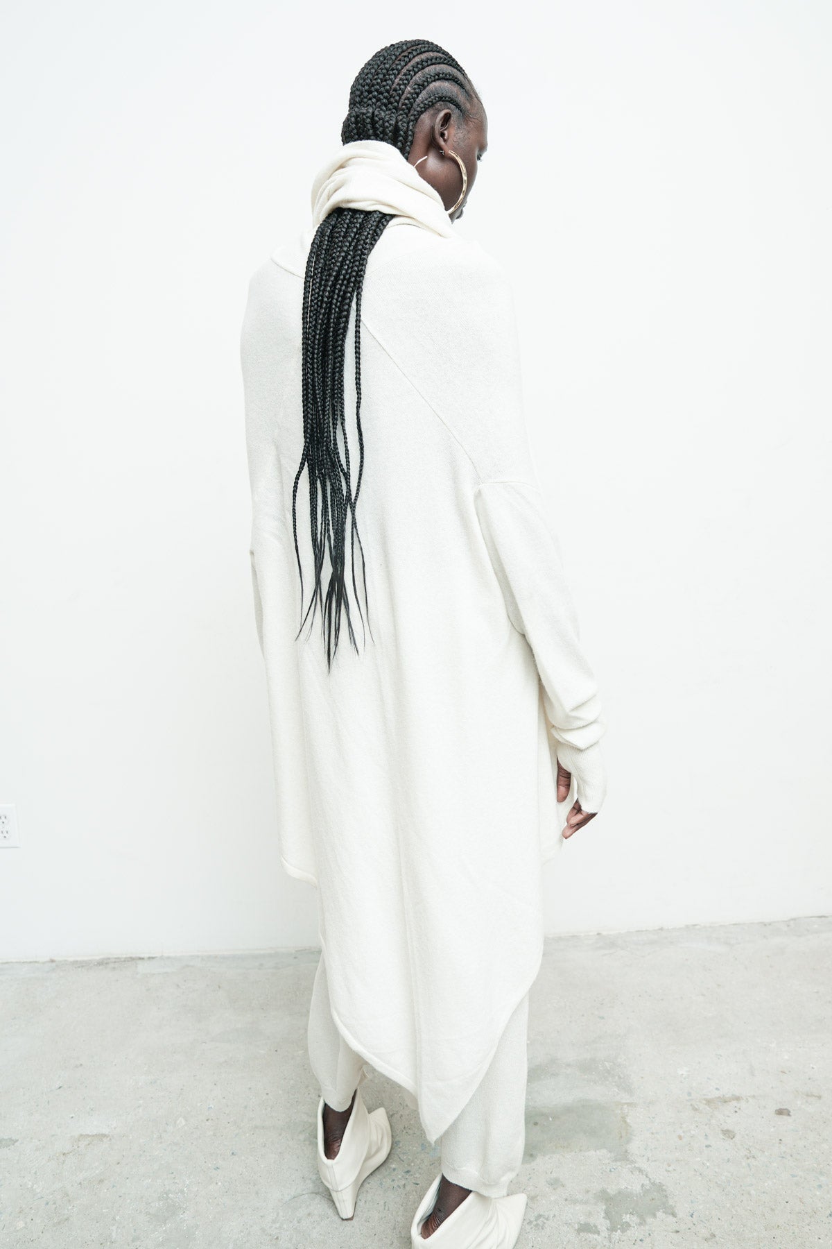 files/NicholasK-SW-289I-SeriusSweater-OffWhite-KP-342F-SweaterSkant-OffWhite-07.jpg