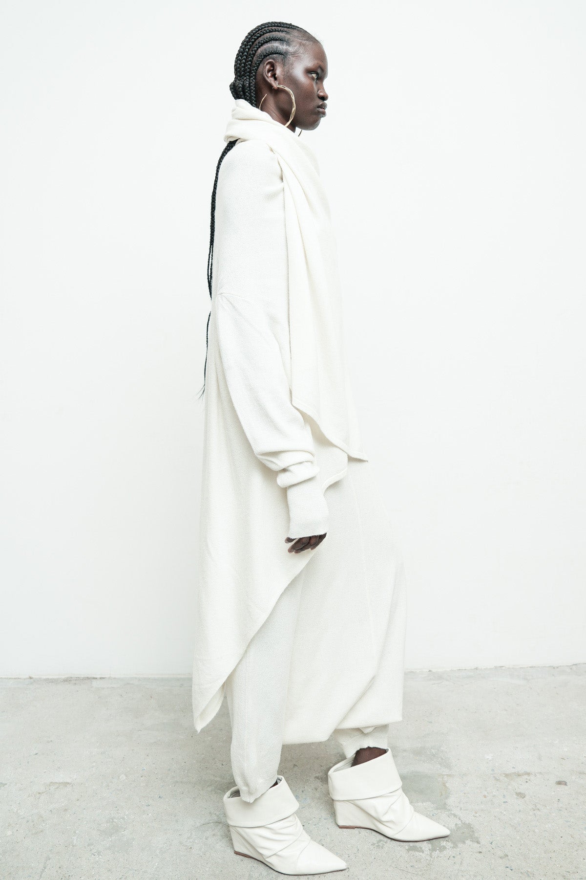 files/NicholasK-SW-289I-SeriusSweater-OffWhite-KP-342F-SweaterSkant-OffWhite-08.jpg