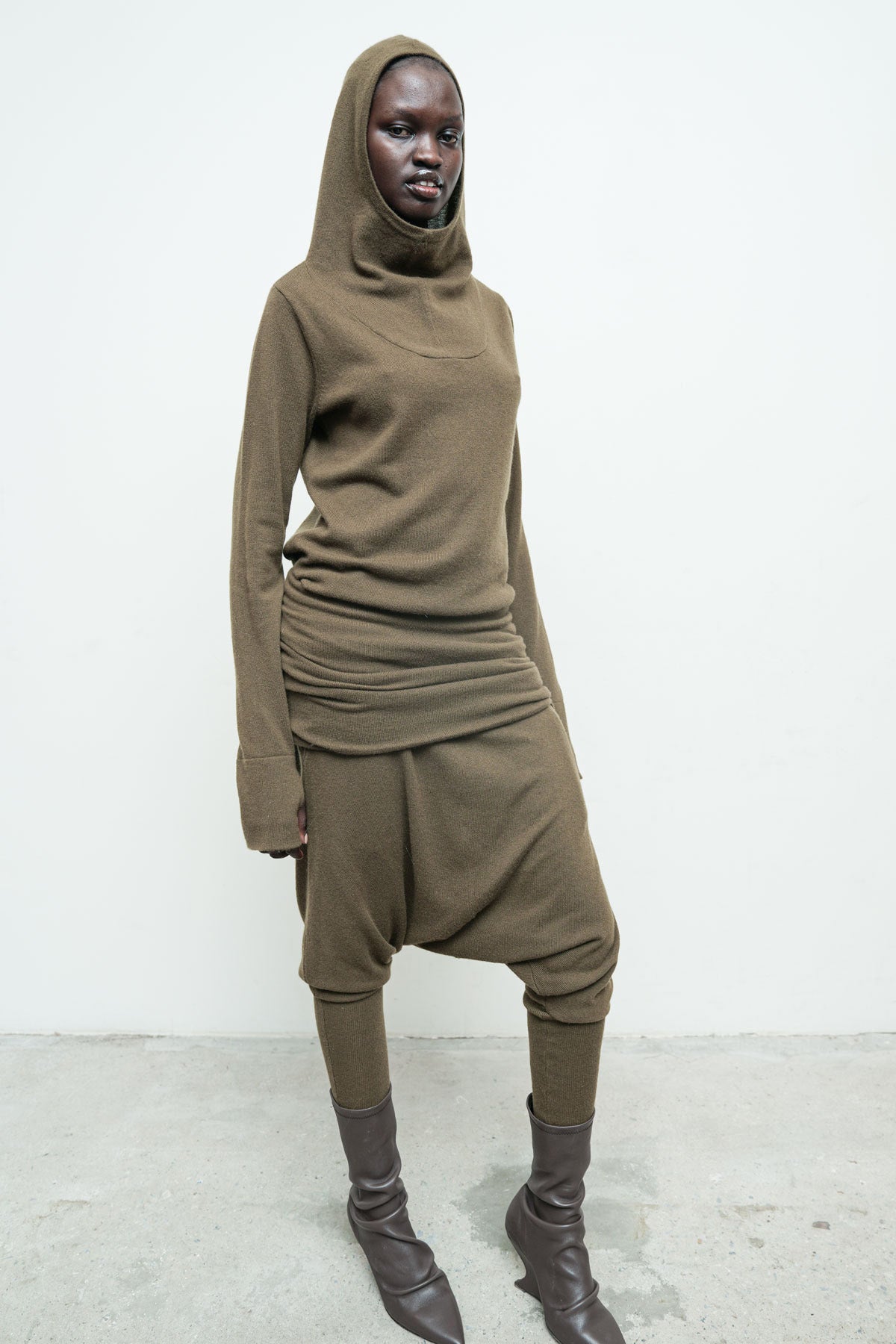 files/NicholasK-SW-295B-ClarkHoody-Bronze-010.jpg