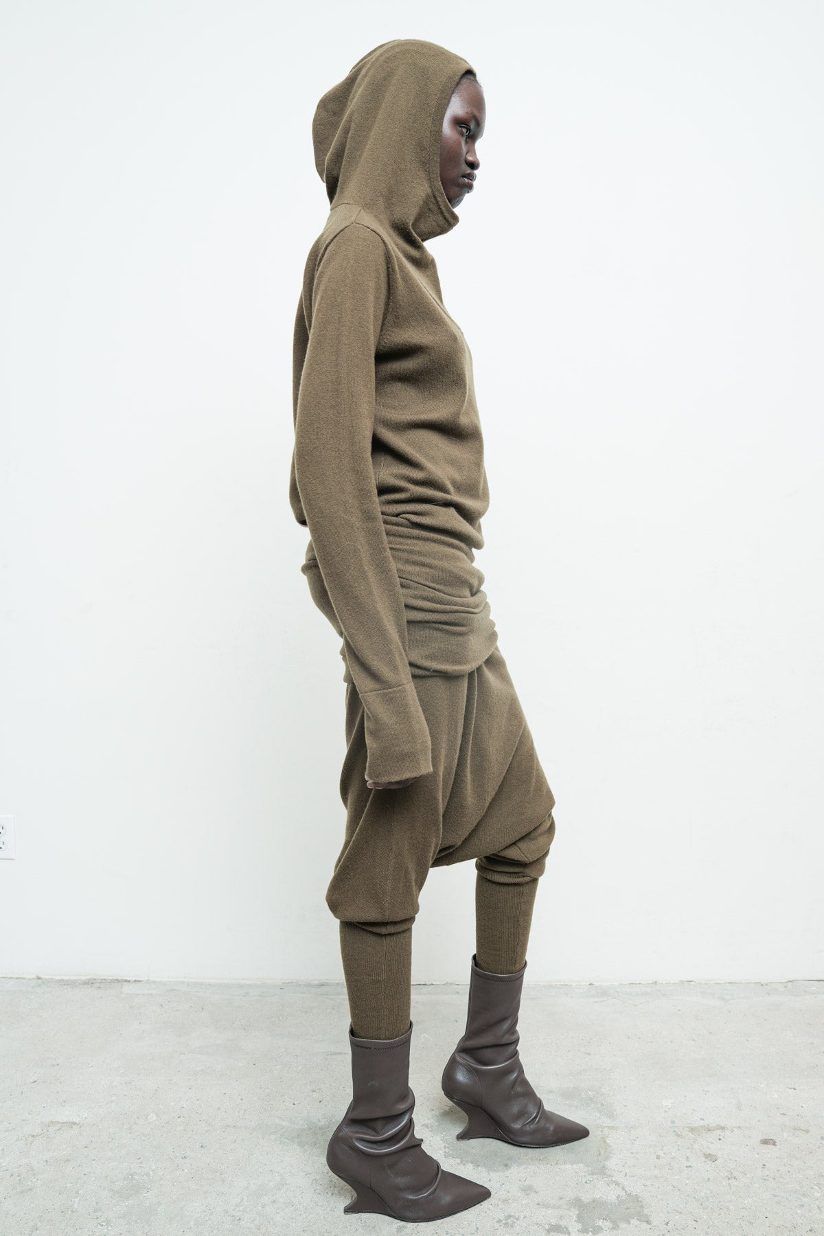 files/NicholasK-SW-295B-ClarkHoody-Bronze-03.jpg