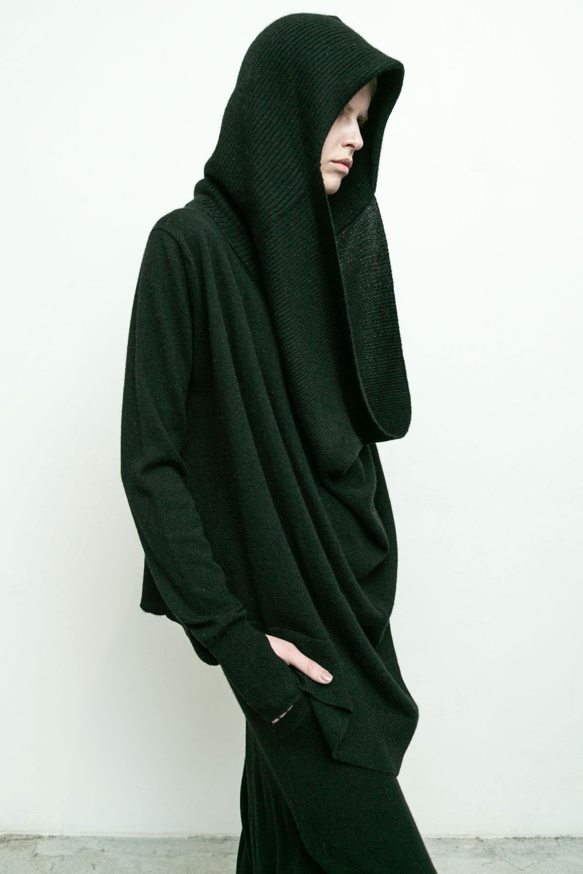 files/NicholasK-SW-319M-MarcoHoody-Black-KP-342F-SweaterSkant-Black-01.jpg