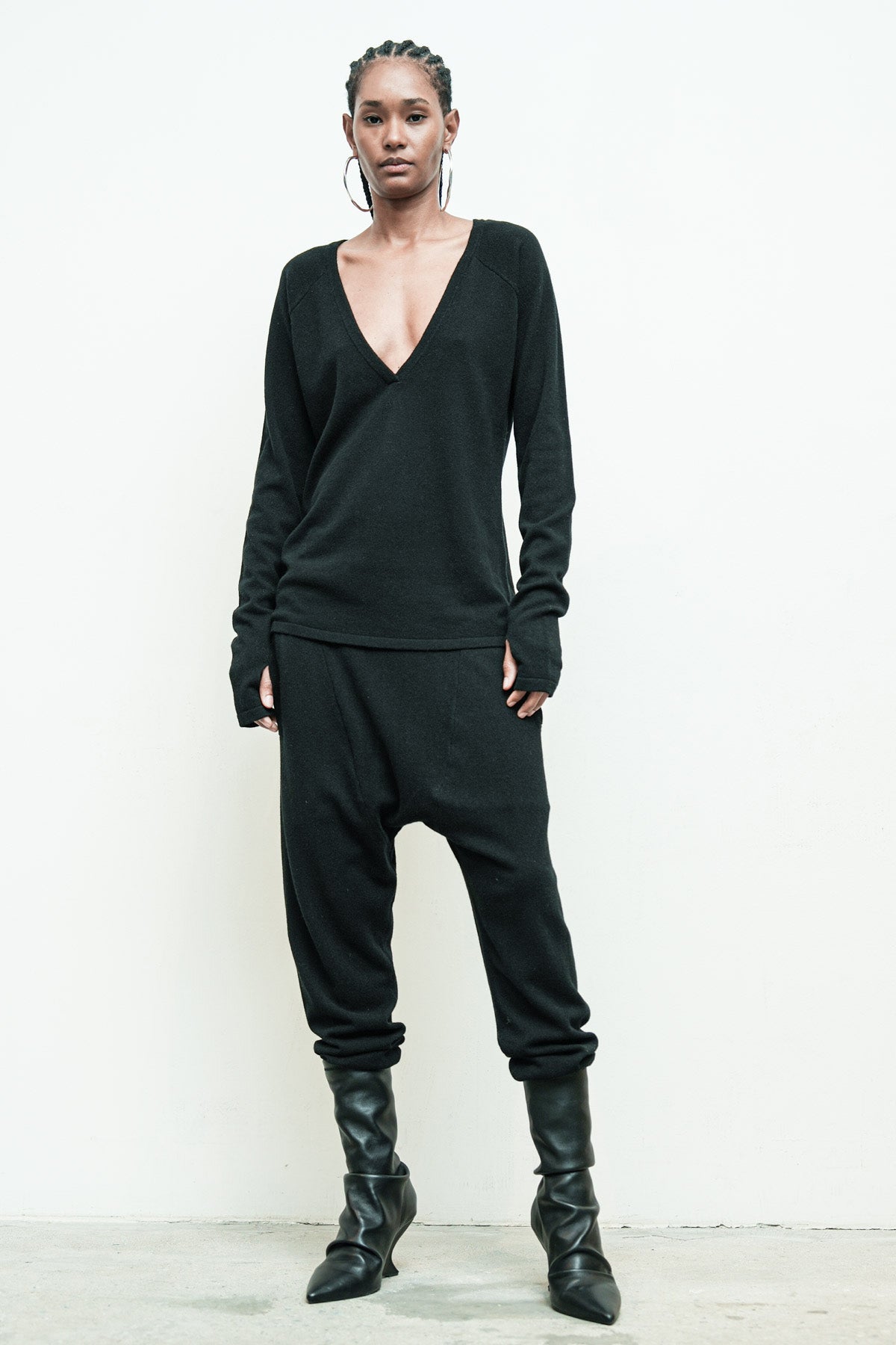 files/NicholasK-SW-408B-reversibleLowVSweater-Black-04.jpg