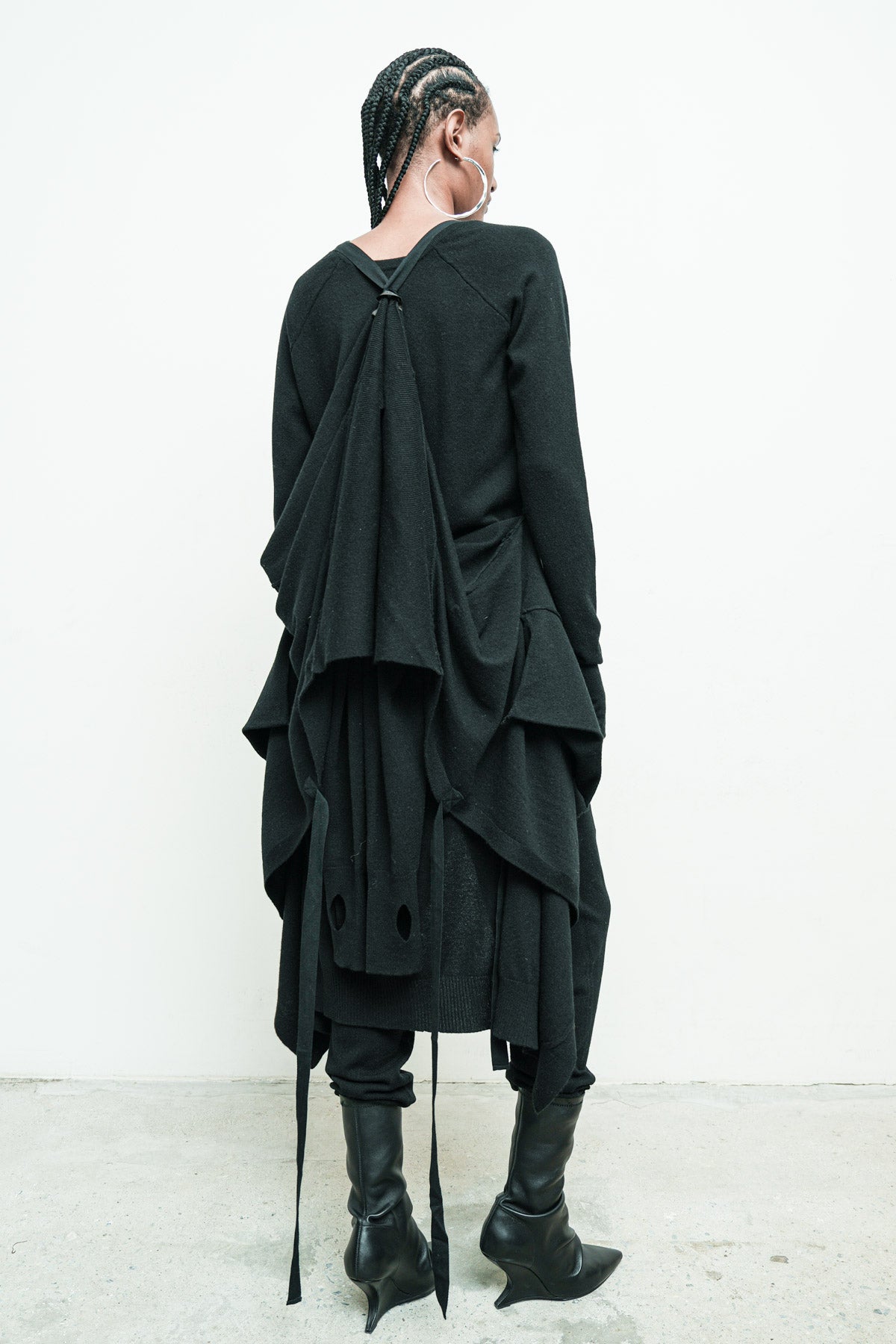 files/NicholasK-SW-408B-reversibleLowVSweater-Black-KPSW-451C-MalekSweater-Black-07.jpg