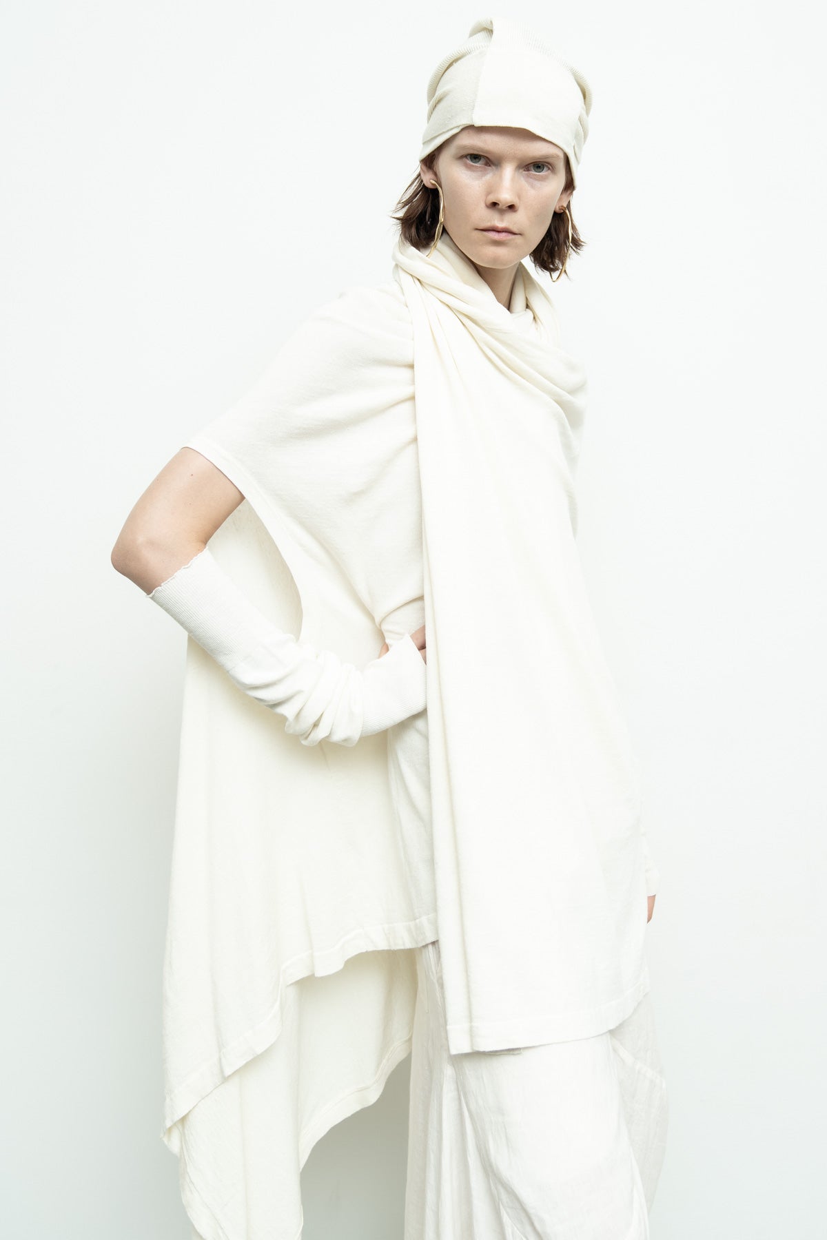 files/NicholasK-SW-469-SeriusSleevelessSweater-OffWhite-SW-366D-ArmWarmers-OffWhite-02.jpg