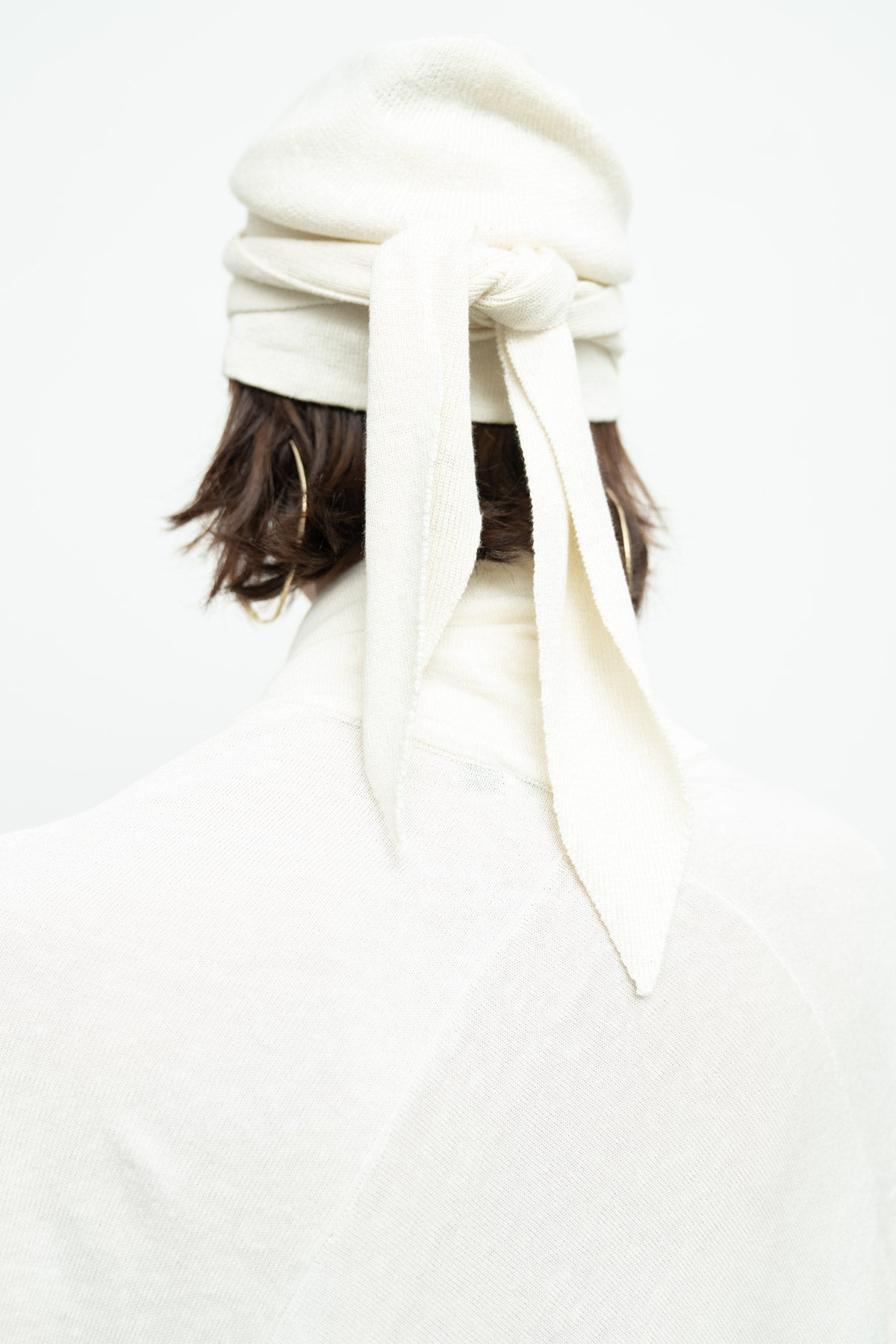 files/NicholasK-SW-469-SeriusSleevelessSweater-OffWhite-SW-366D-ArmWarmers-OffWhite-A-203C-WrapBeanie-OffWhite-03.jpg