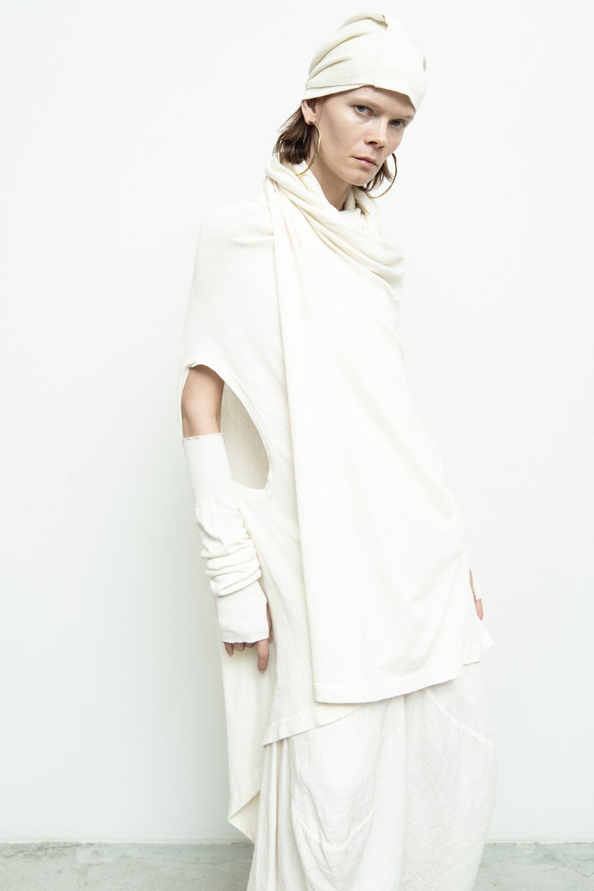 files/NicholasK-SW-469-SeriusSleevelessSweater-OffWhite-SW-366D-ArmWarmers-OffWhite-A-203C-WrapBeanie-OffWhite-06.jpg