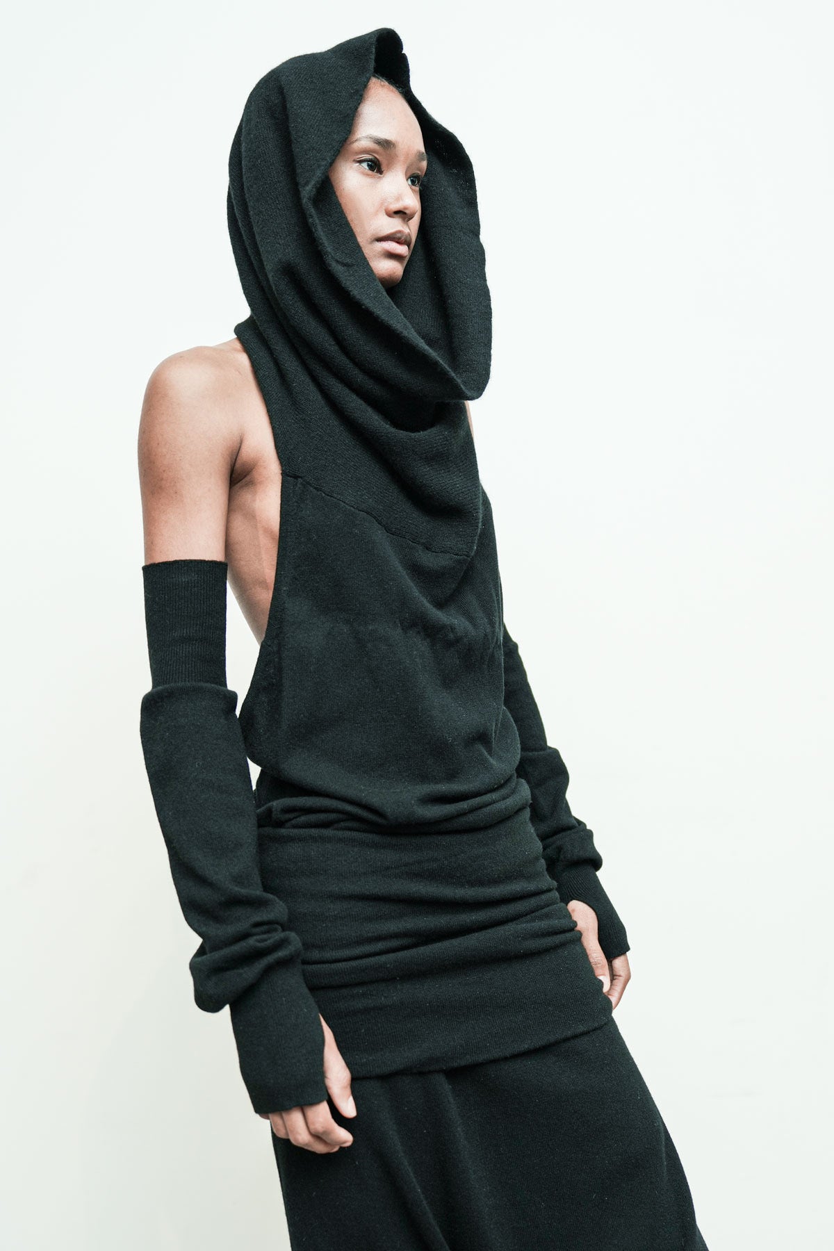 files/NicholasK-SW-472-PhoenixTop-Black-KP-350-EnyaPant-Black-SW-366D-ArmLegWarmers-Black-01.jpg