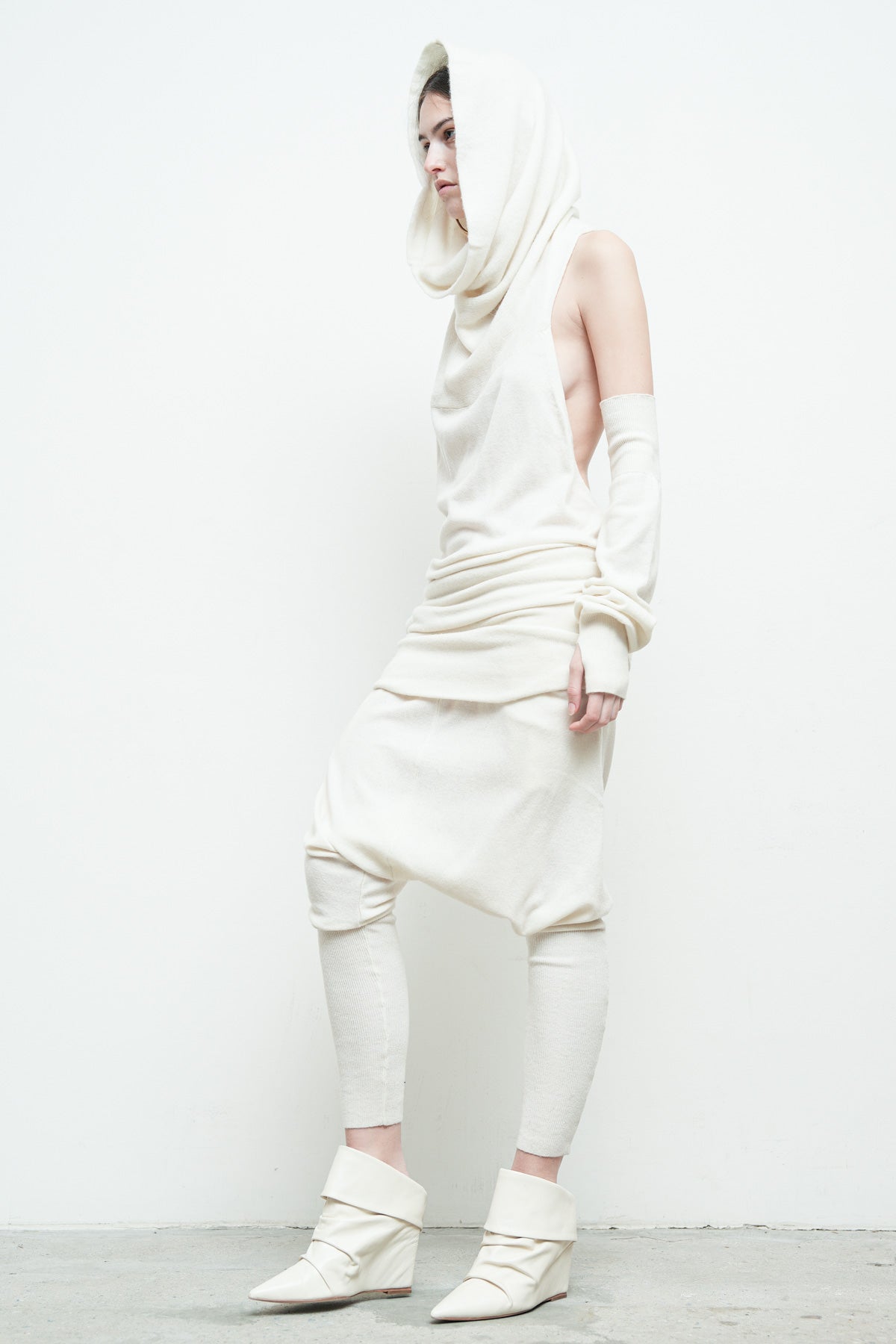 files/NicholasK-SW-472-PhoenixTop-OffWhite--010.jpg