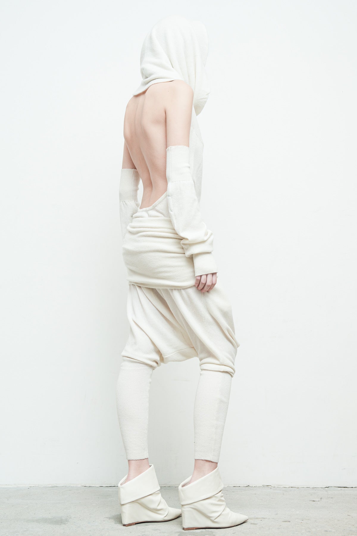 files/NicholasK-SW-472-PhoenixTop-OffWhite--03.jpg