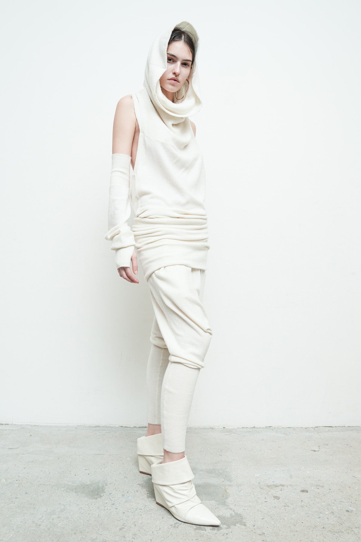 files/NicholasK-SW-472-PhoenixTop-OffWhite--04.jpg