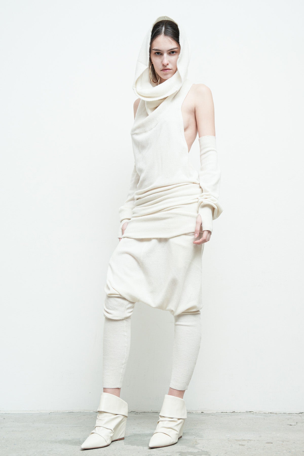 files/NicholasK-SW-472-PhoenixTop-OffWhite--09.jpg