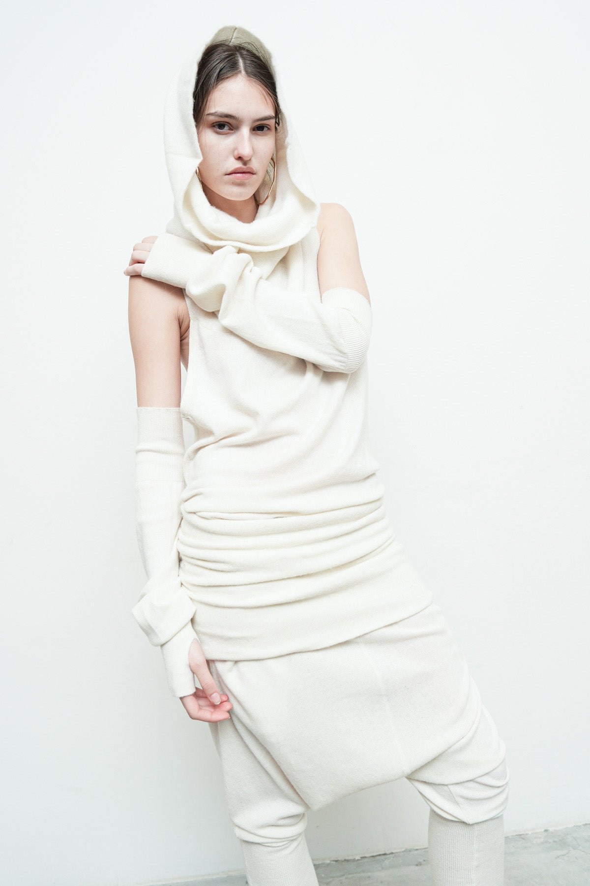 files/NicholasK-SW-472-PhoenixTop-OffWhite-KP-350-EnyaPant-OffWhite-TrippernBoot-OffWhite-SW-366-ArmLegWarmers-OffWhite-01.jpg