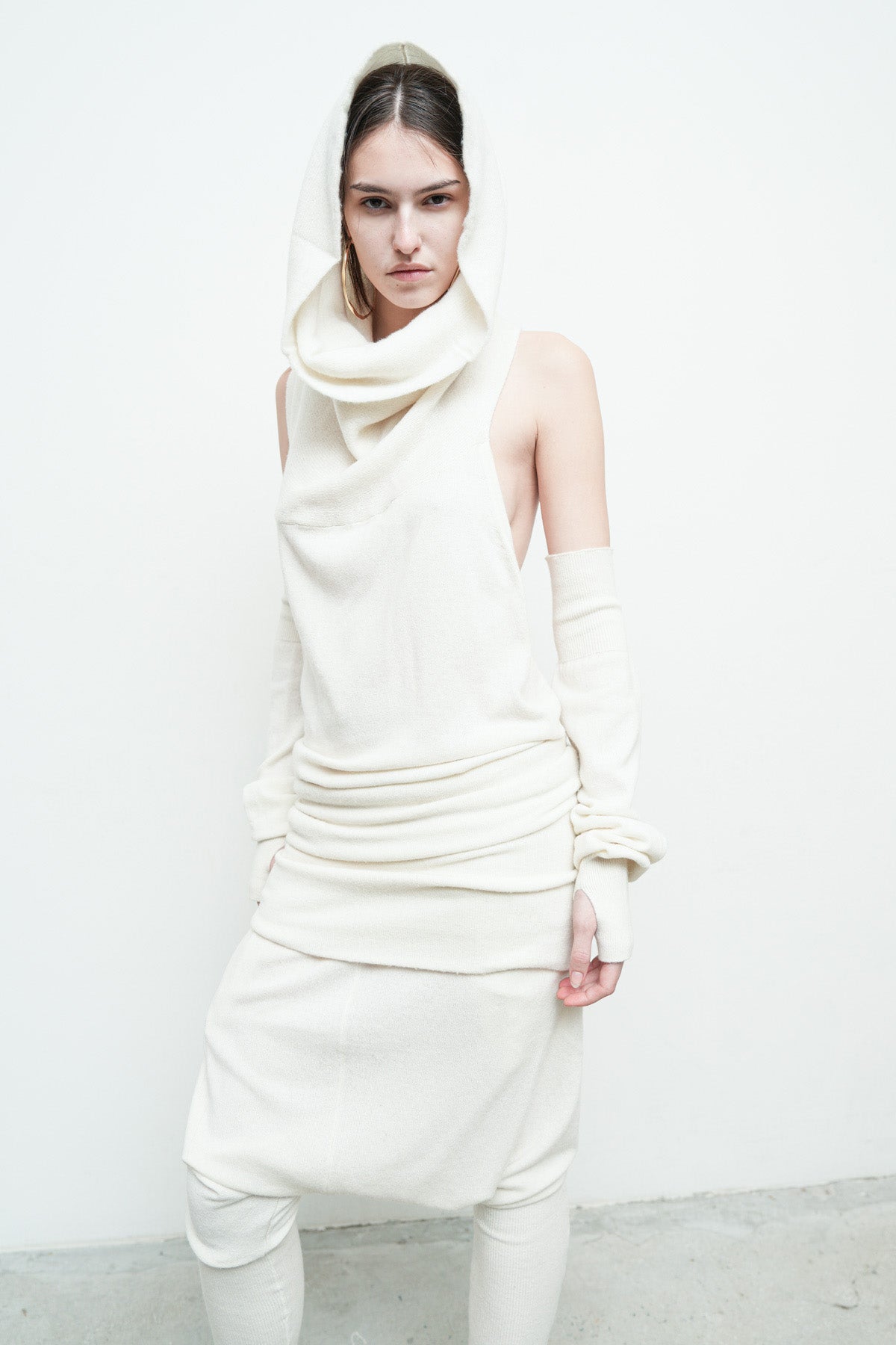 files/NicholasK-SW-472-PhoenixTop-OffWhite-KP-350-EnyaPant-OffWhite-TrippernBoot-OffWhite-SW-366-ArmLegWarmers-OffWhite-04.jpg