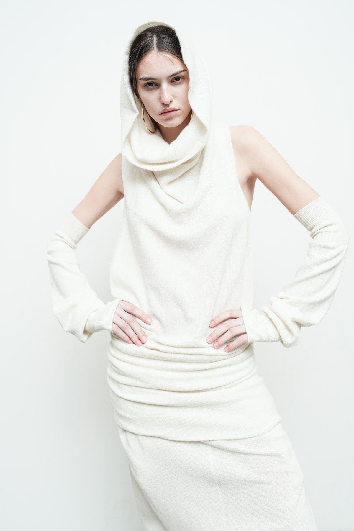 files/NicholasK-SW-472-PhoenixTop-OffWhite-KP-350-EnyaPant-OffWhite-TrippernBoot-OffWhite-SW-366-ArmLegWarmers-OffWhite-05.jpg