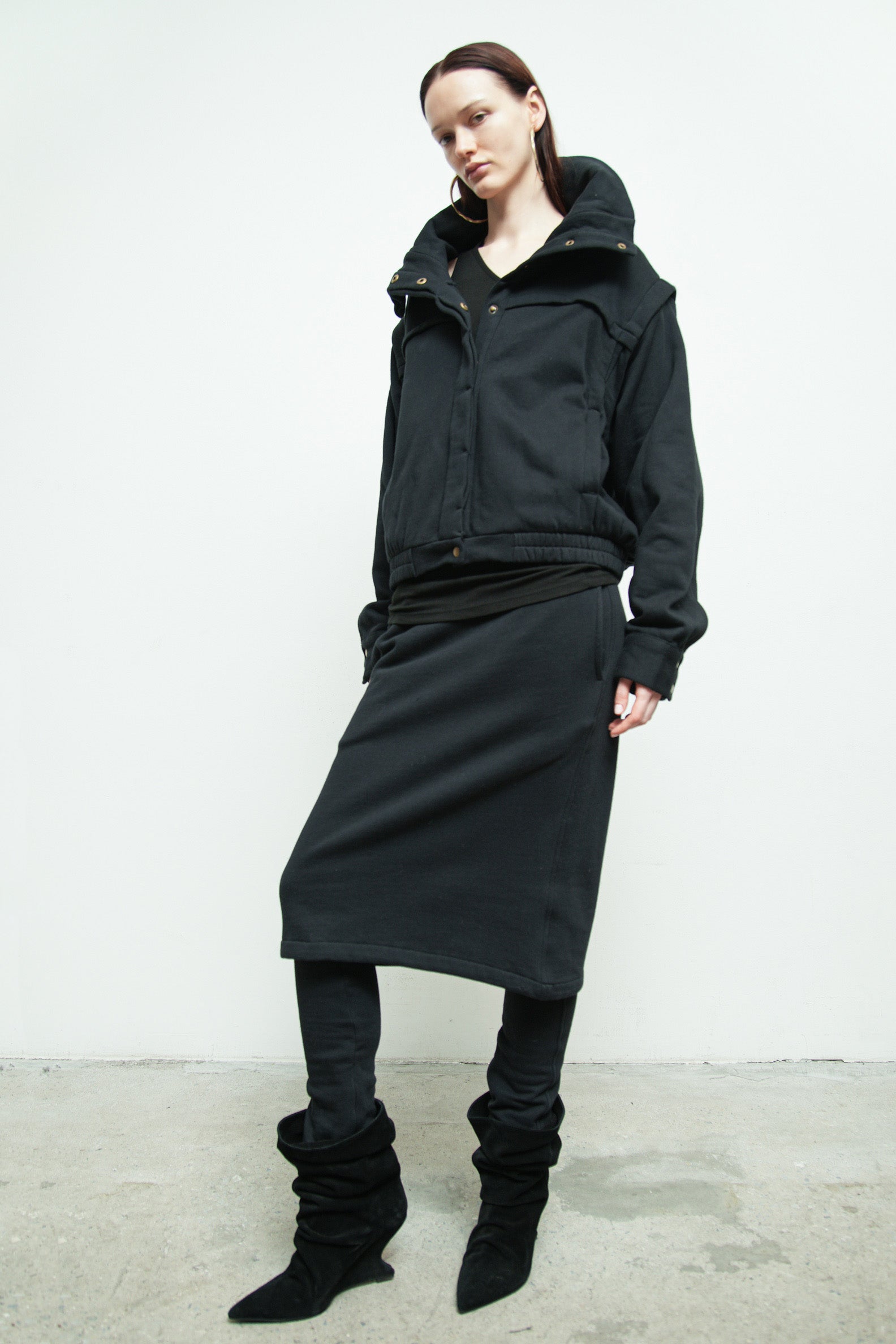 files/O-466B-AmariJkt-Blk-Kp-356-FemkeSkirtPant-Blk-03.jpg