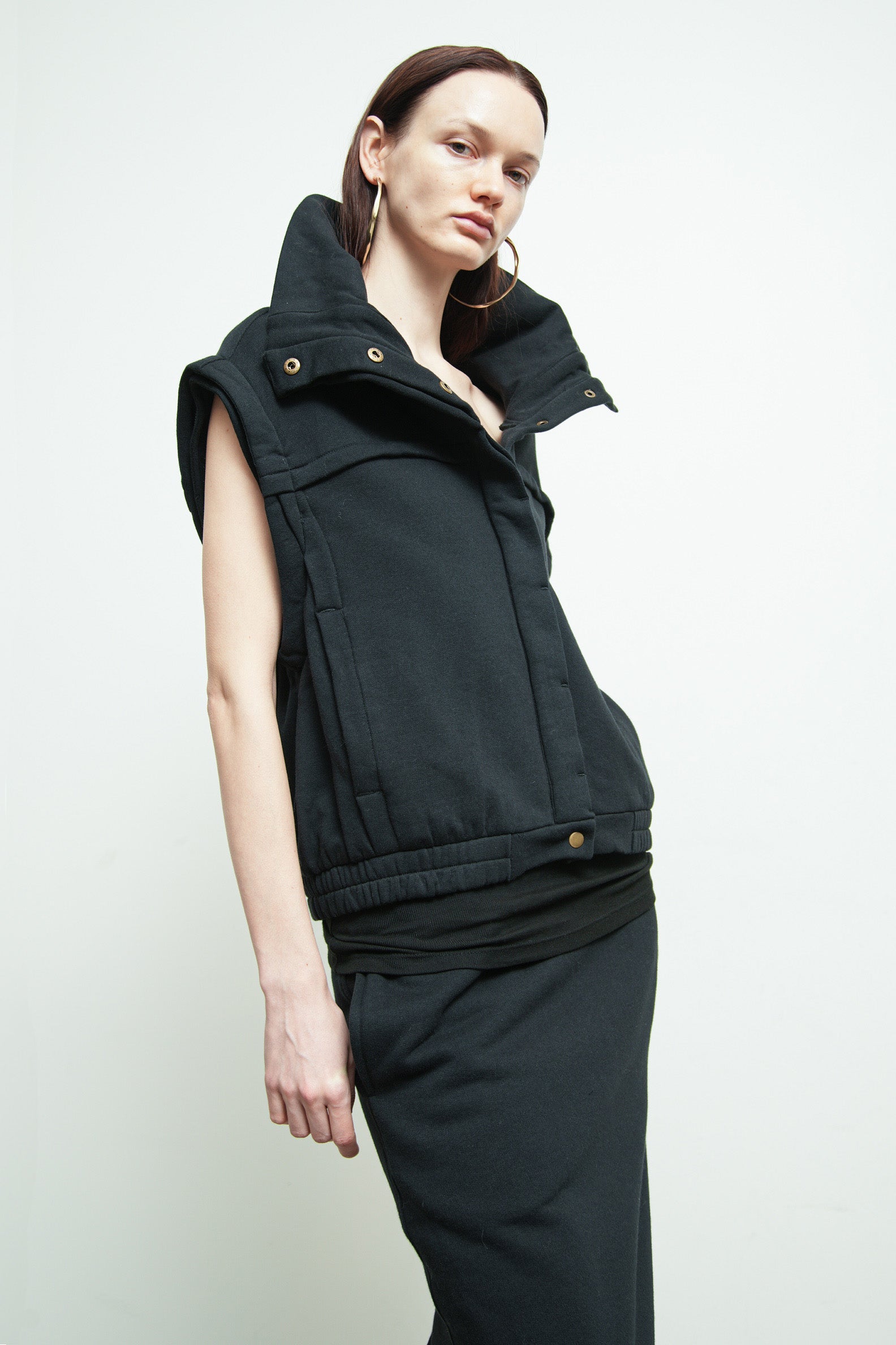 files/O-466B-AmariJkt-Blk-Kp-356-FemkeSkirtPant-Blk-04.jpg