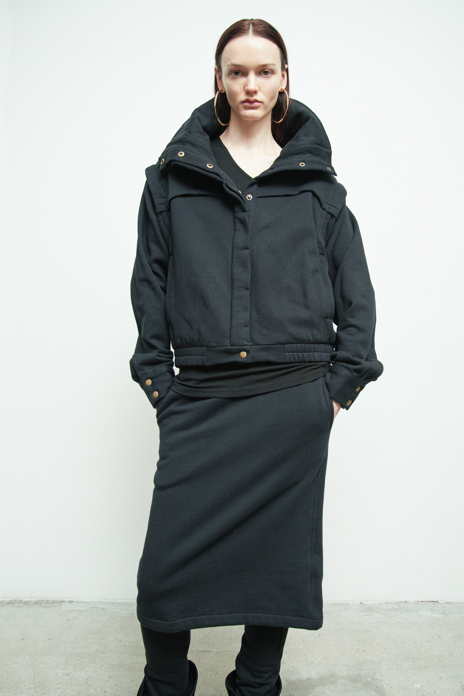 files/O-466B-AmariJkt-Blk-Kp-356-FemkeSkirtPant-Blk-05.jpg
