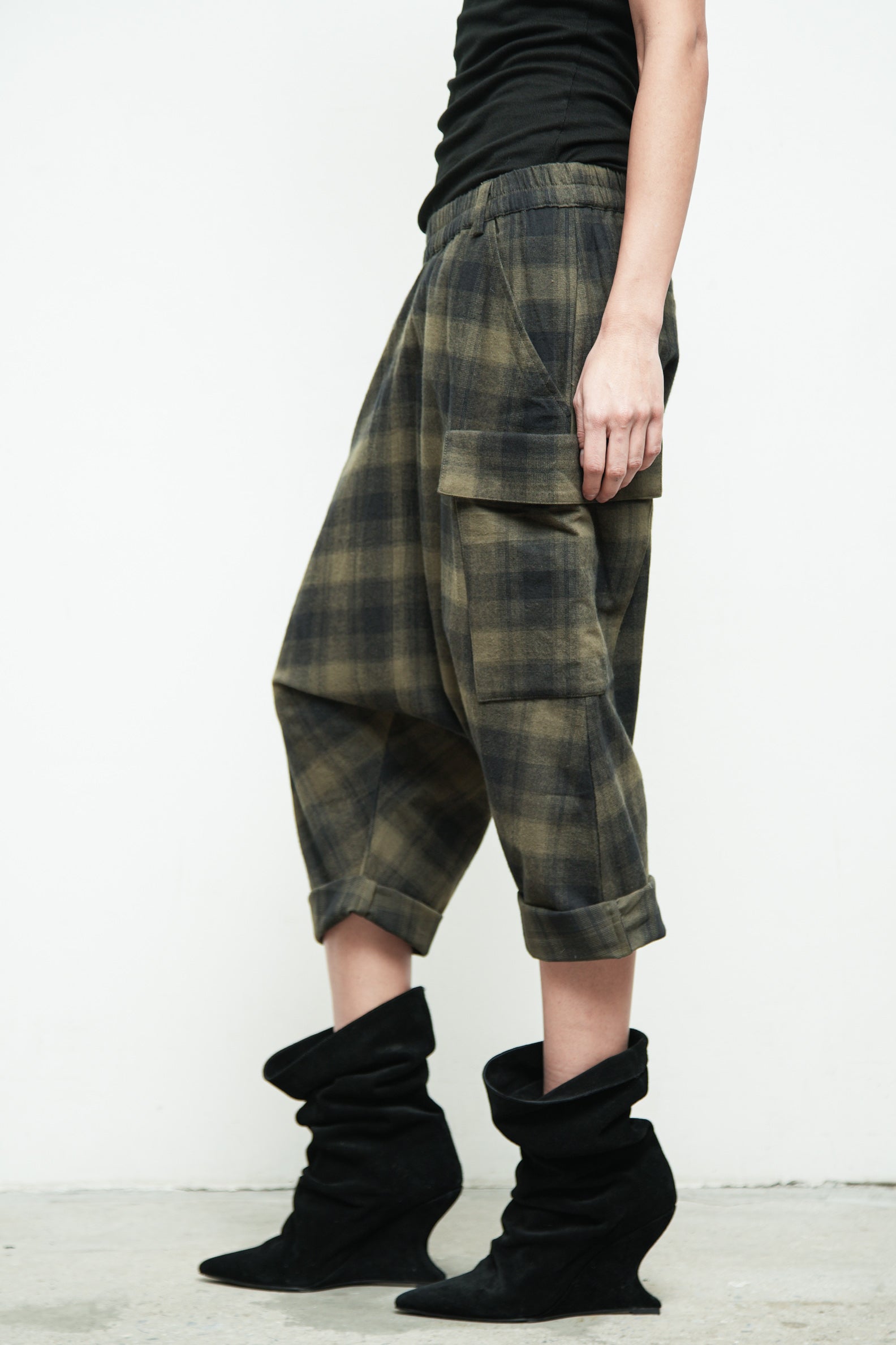 files/P-309D-MalibuPant-MossBlack-010.jpg