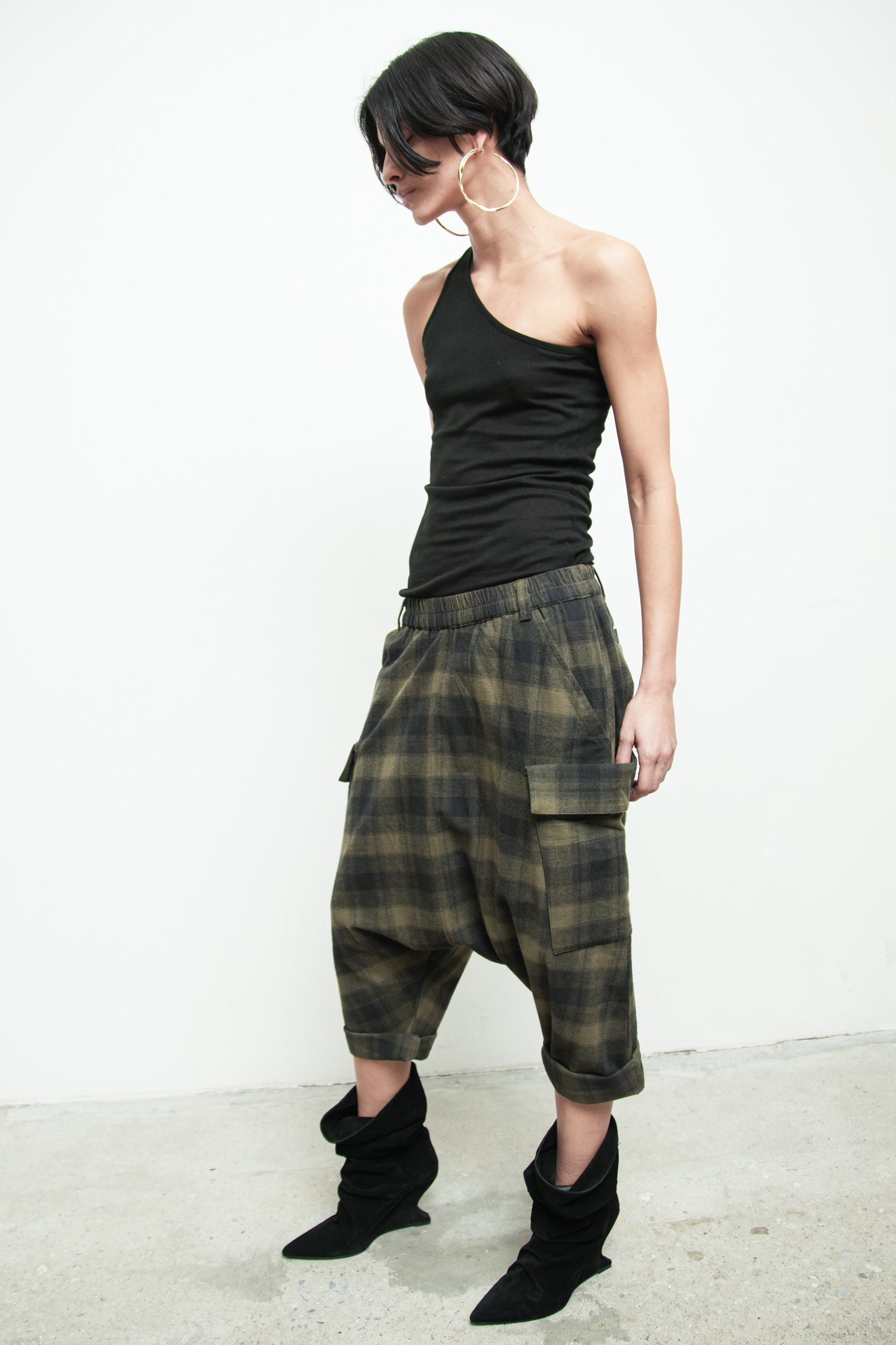 files/P-309D-MalibuPant-MossBlack-02.jpg