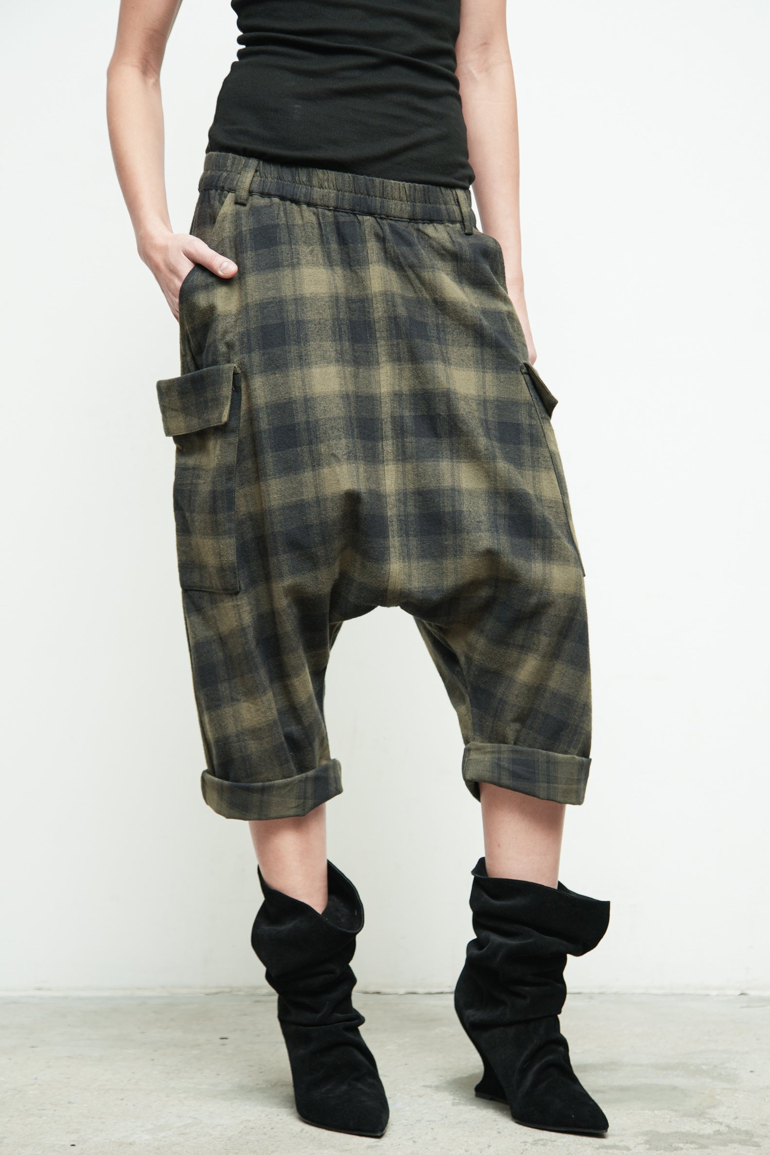 files/P-309D-MalibuPant-MossBlack-03.jpg