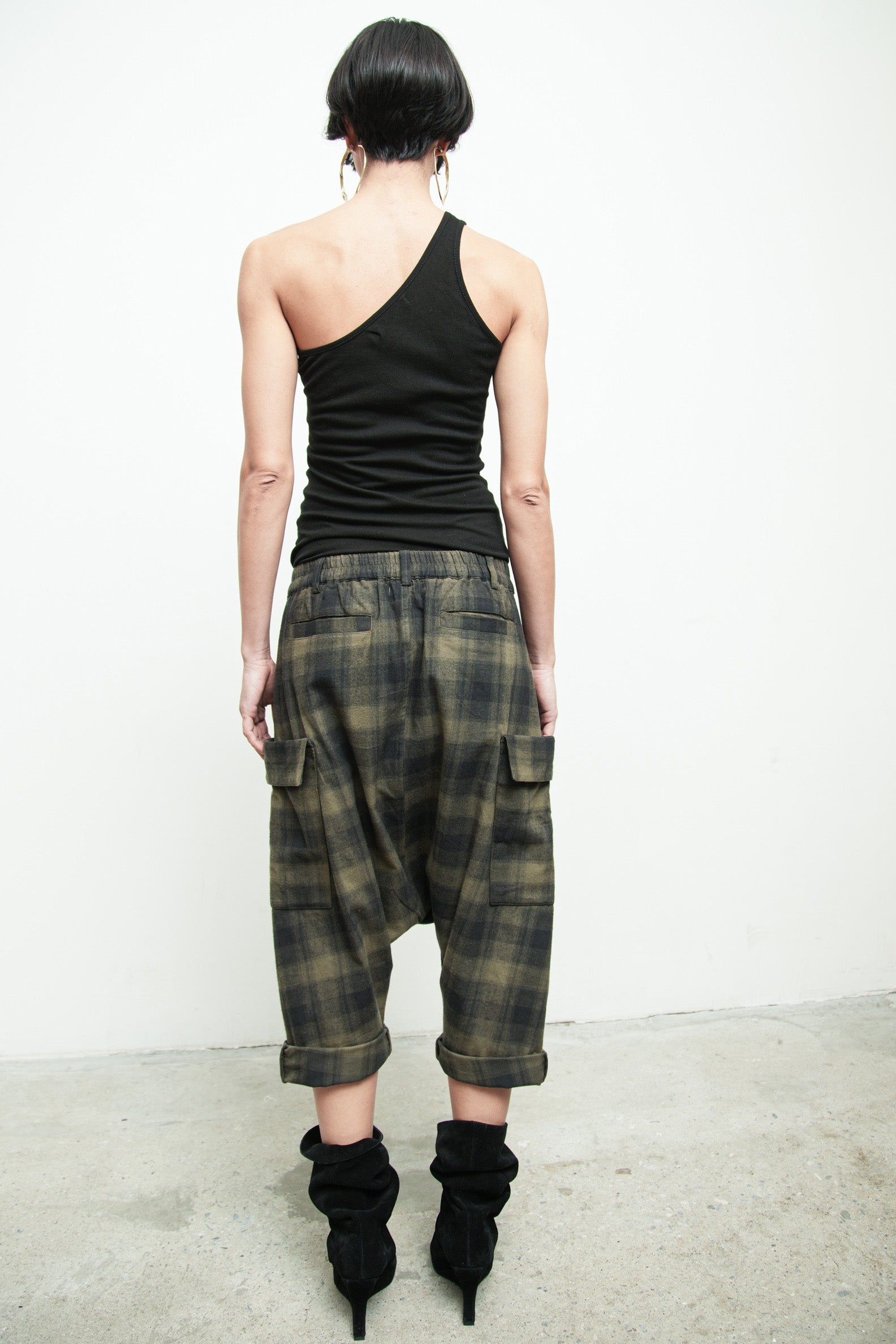 files/P-309D-MalibuPant-MossBlack-04.jpg