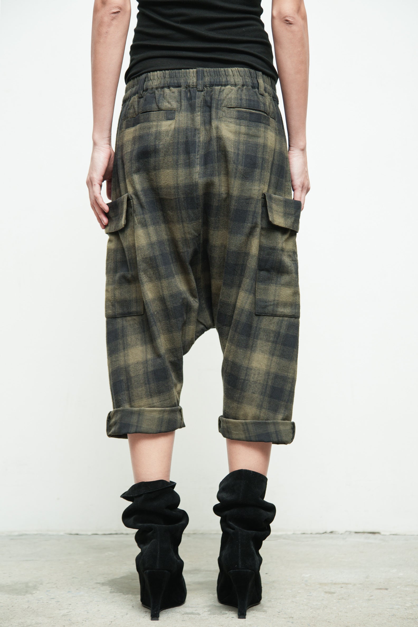 files/P-309D-MalibuPant-MossBlack-06.jpg