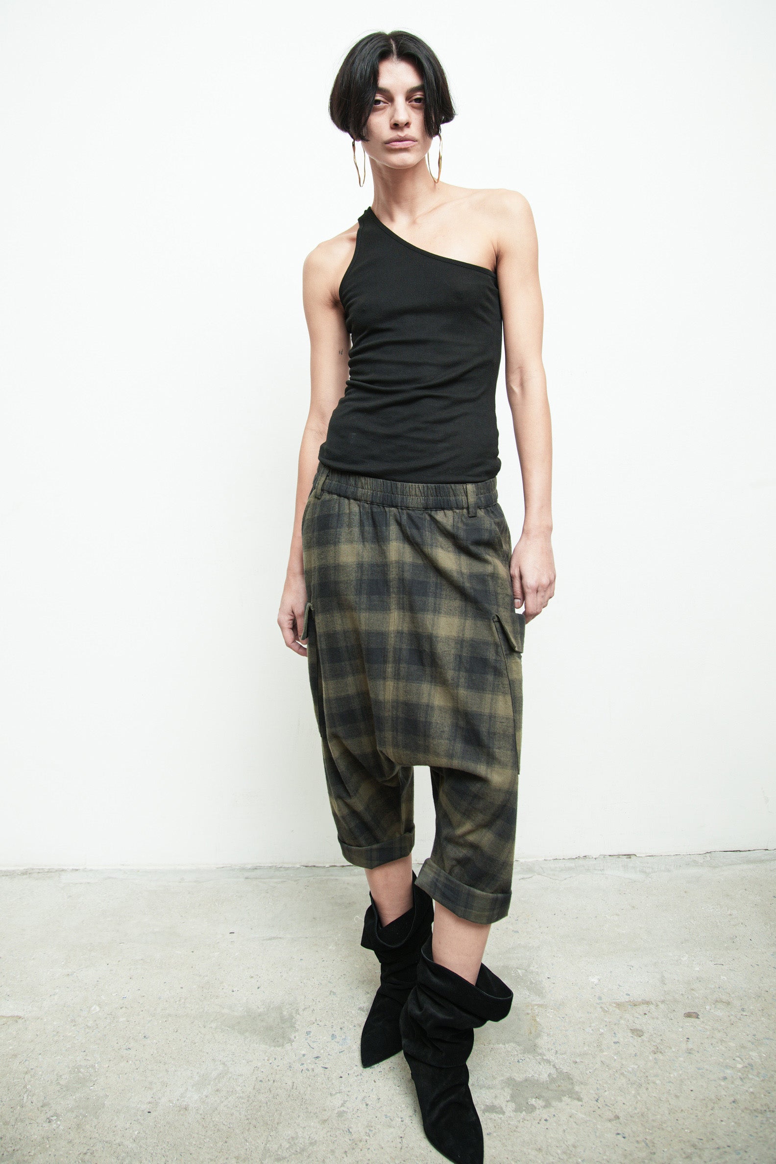 files/P-309D-MalibuPant-MossBlack-08.jpg